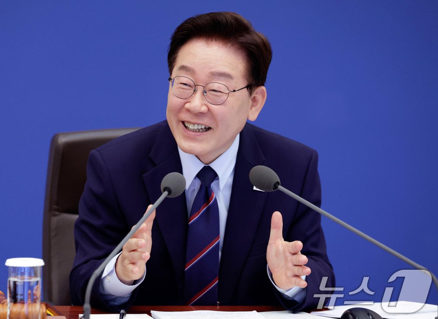 본문 이미지 - 이재명 대통령이 12일 청와대에서 열린 비상경제점검회의 겸 국무회의에서 발언하고 있다. (청와대통신사진기자단) 2026.5.12 ⓒ 뉴스1 허경 기자