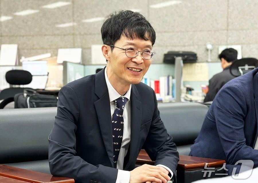 본문 이미지 - 강성민 조달청 차장이 12일 정부대전청사에서 브리핑을 하고 있다. /뉴스1