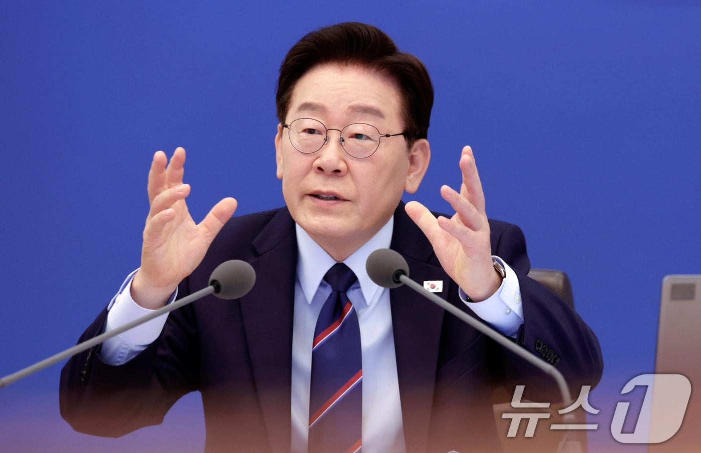 본문 이미지 - 이재명 대통령이 12일 청와대에서 열린 비상경제점검회의 겸 국무회의에서 발언하고 있다. (청와대통신사진기자단) 2026.5.12 ⓒ 뉴스1 허경 기자