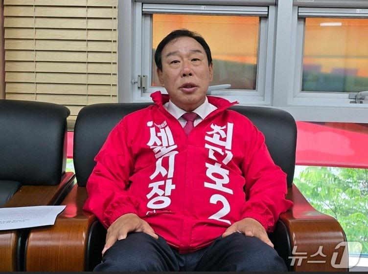 본문 이미지 - 인터뷰하는 최민호 세종시장 예비후보. / 뉴스1