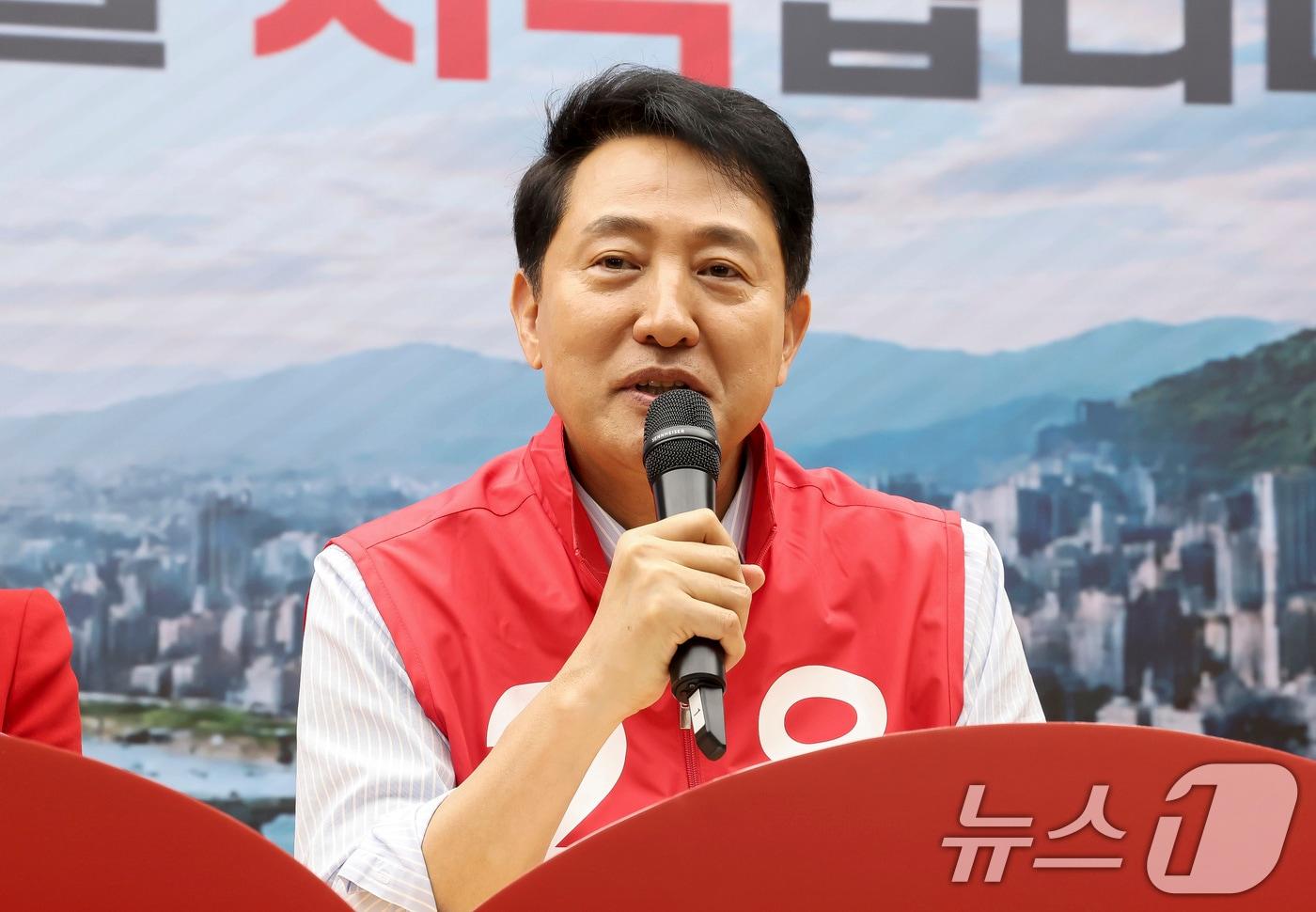 본문 이미지 - 오세훈 국민의힘 서울시장 후보가 12일 서울 여의도 국민의힘 중앙당사에서 열린 서울시당 선대위 발대식 및 서울시장 후보 연석회의에서 발언하고 있다. (공동취재) 2026.5.12 ⓒ 뉴스1 구윤성 기자