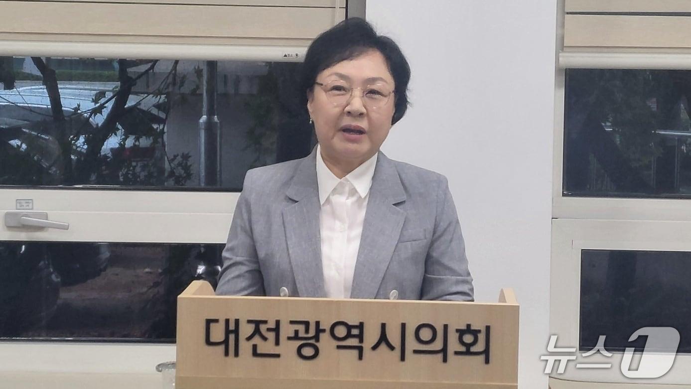 본문 이미지 - 민주당 허태정 대전시장 후보 선대위 정책본부의 최혜진 분과장이 12일 오후 시의회 기자실에서 문화예술 분야 공약을 발표하고 있다. (박종명 기자) / 뉴스1