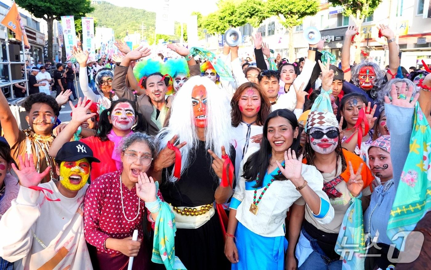 본문 이미지 - 음성품바축제 퍼레이드(음성군 제공. 재판매 및 DB금지) 