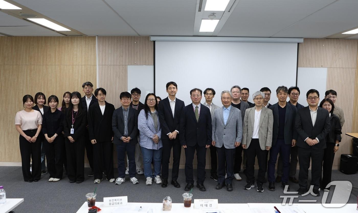 본문 이미지 - 국립중앙의료원 중앙응급의료센터는 전날(11일) 서울 중구 센터에서 전국 응급의료지원단과 간담회를 가졌다고 12일 밝혔다.(국립중앙의료원 중앙응급의료센터 제공.)