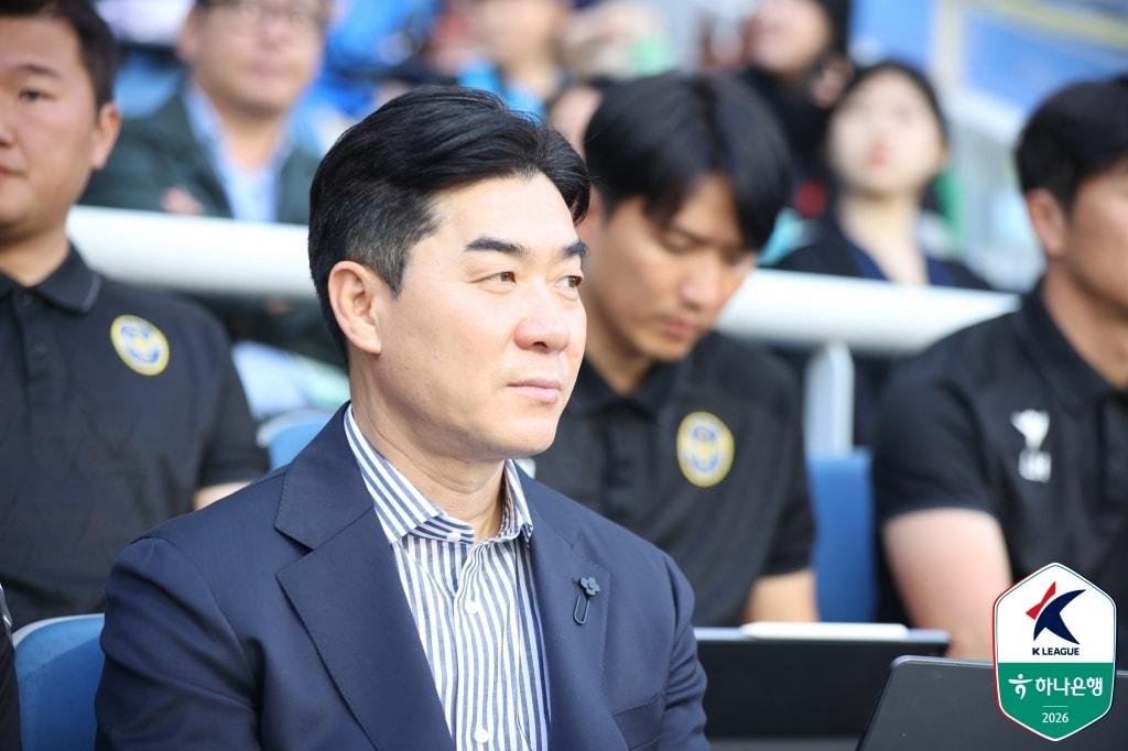 본문 이미지 - 윤정환 인천 유나이티드 감독(한국프로축구연맹 제공) 
