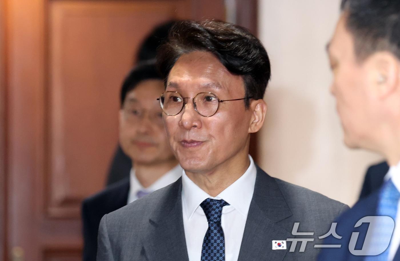본문 이미지 - 김민석 국무총리가 13일 오전 서울 종로구 세종대로 정부서울청사에서 열린 비상경제본부회의에 참석하고 있다. 2026.5.13 ⓒ 뉴스1 김명섭 기자