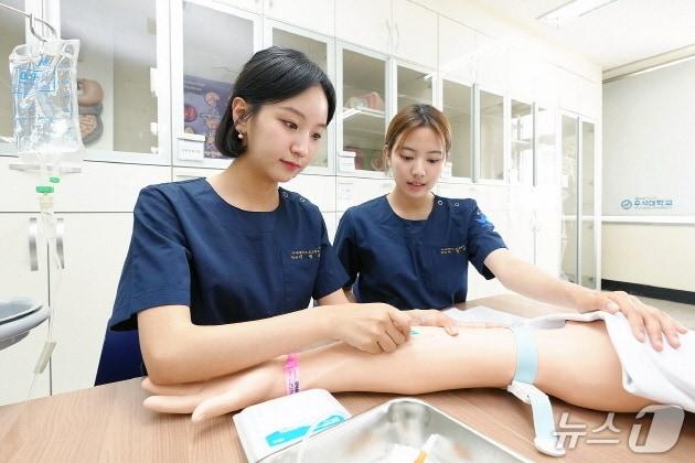 본문 이미지 - 우석대학교 간호대학 실습 장면.(우석대 제공, 재판매 및 DB 금지)/뉴스1