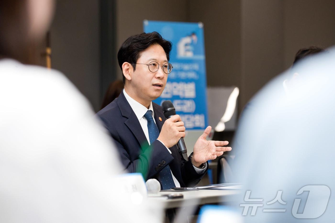 본문 이미지 - 배경훈 부총리 겸 과학기술정보통신부 장관이 13일 오전 서울 서대문구 연세대학교에서 제5차 과학기술인재 육성지원 기본계획 권역별 간담회 를 주재하고 있다. 2026.05.13 ⓒ 뉴스1 (과기정통부 제공. 재판매 및 DB금지)