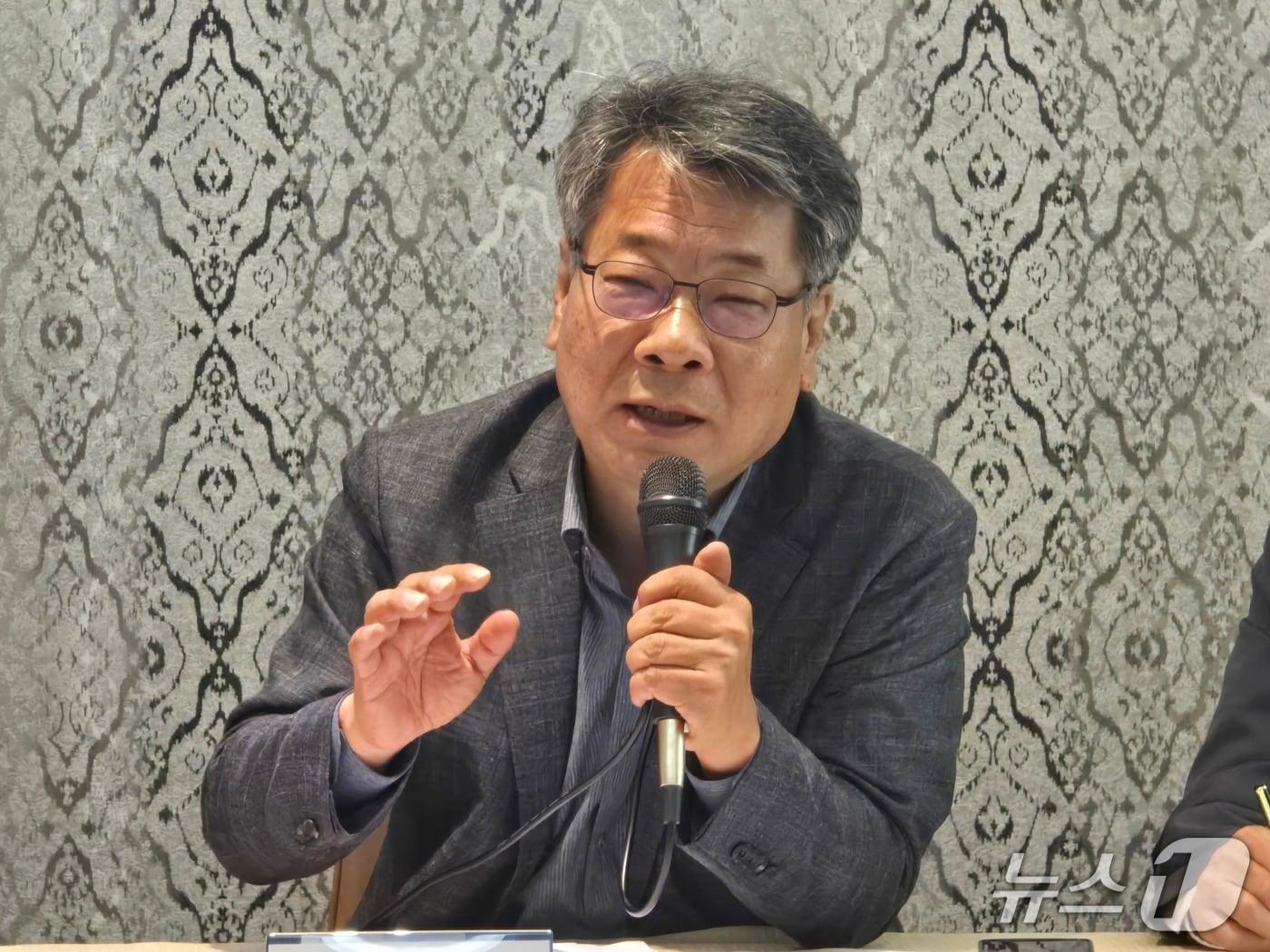 본문 이미지 - 13일 서울 종로구 모처에서 열린 기자 간담회에서 김태헌 신임 출협 회장이 취임 일성을 전하고 있다. ⓒ 뉴스1 김정한 기자
