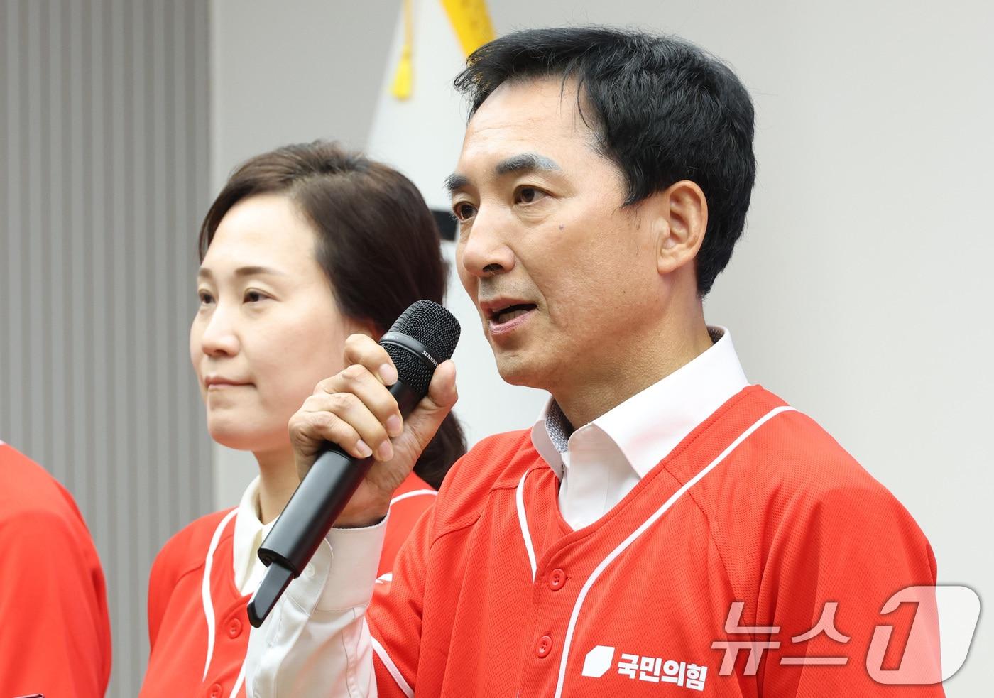 본문 이미지 - 박민식 6·3 부산 북구갑 국회의원 보궐선거 후보가 13일 오전 서울 여의도 중앙당사에서 열린 국민무시 심판 공소취소 저지 국민선거대책위원회 출범식에서 인사말을 하고 있다. (공동취재) 2026.5.13 ⓒ 뉴스1 신웅수 기자