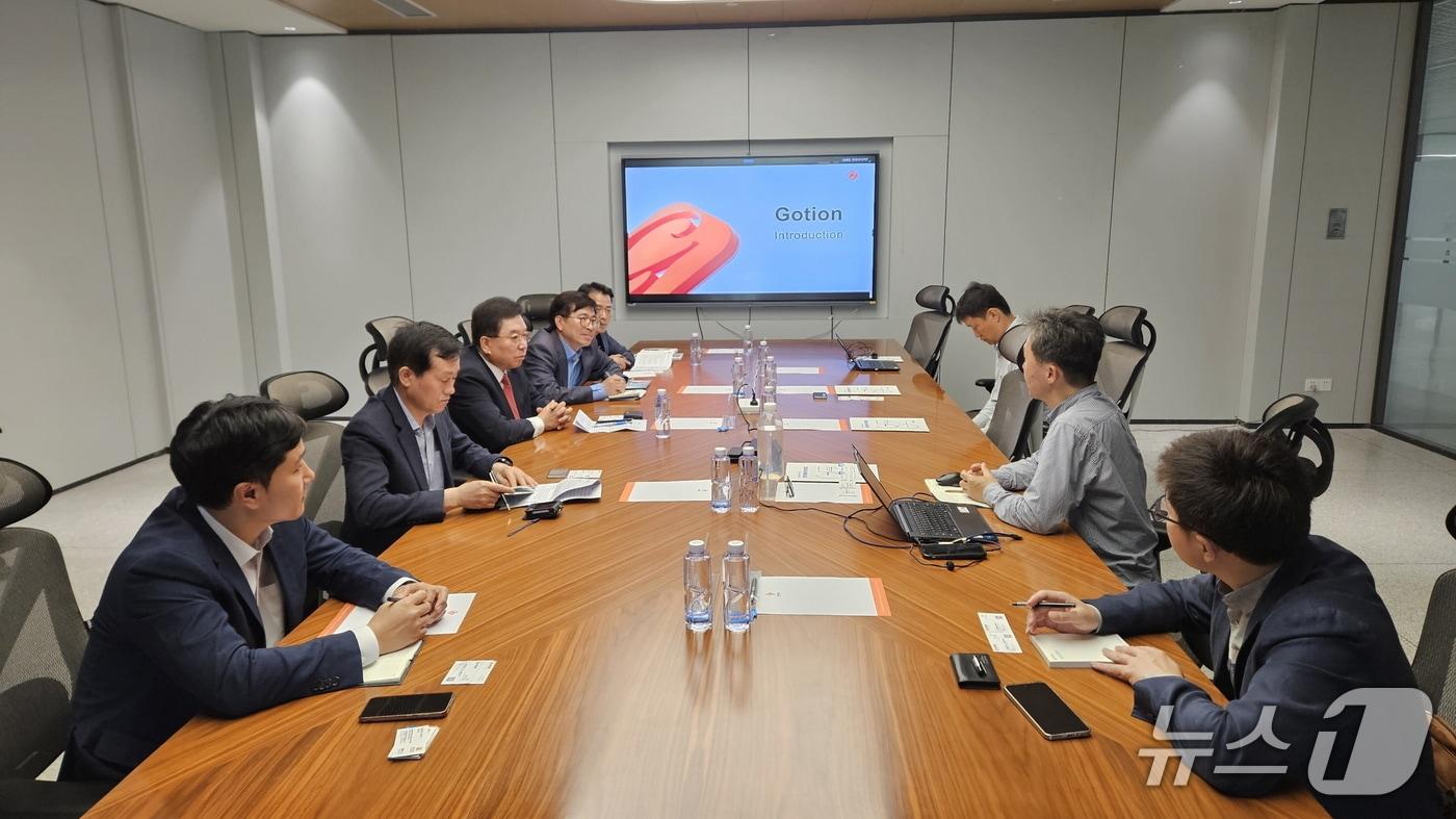 본문 이미지 - 12일 광양만권경제자유구역청이 중국 안후이성 허페이에서 안후이성 과학자기업가협회와 한·중 투자협력 네트워크 구축을 위한업무협약을 체결했다.(광양만권경제자유구역청 제공)