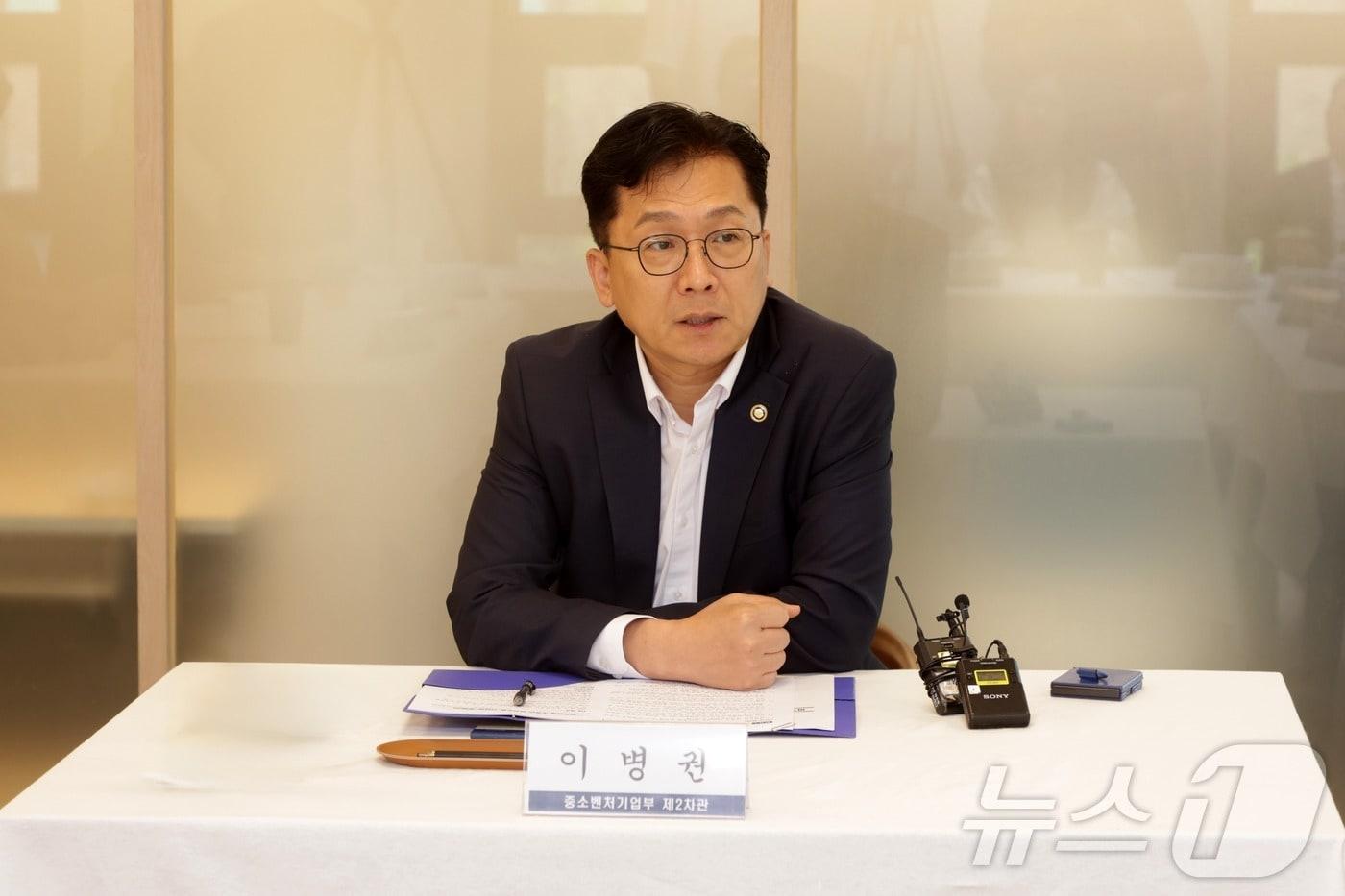본문 이미지 - 이병권 중소벤처기업부 제2차관이 13일 파주인쇄소공인특화지원센터에서 열린 '인쇄업계 소공인 현장 간담회'에서 인사말을 하고있다. (중소벤처기업부 제공. 재판매 및 DB 금지) 2026.5.13 ⓒ 뉴스1