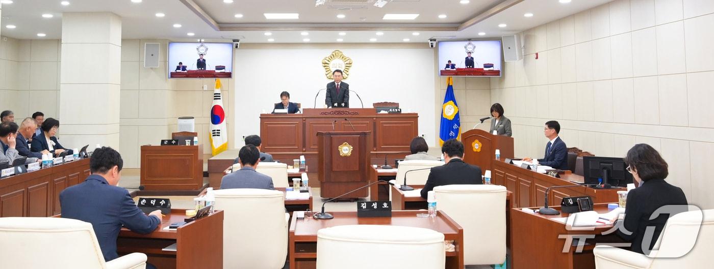 본문 이미지 - 13일 경북 영덕군의회가 임시회에서 민생 안정을 위해 군이 제출한 2026년도 1차 추가경정예산안을 심의 의결했다고 밝혔다. (영덕군의회 제공, 재판매 및 DB금지)2026.5.13/뉴스1