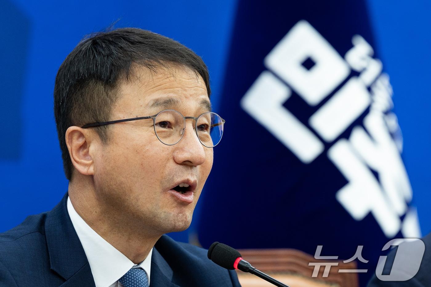 본문 이미지 - 한병도 더불어민주당 원내대표가 14일 서울 여의도 국회에서 열린 정책조정회의에서 모두 발언을 하고 있다. 2026.5.14 ⓒ 뉴스1 유승관 기자