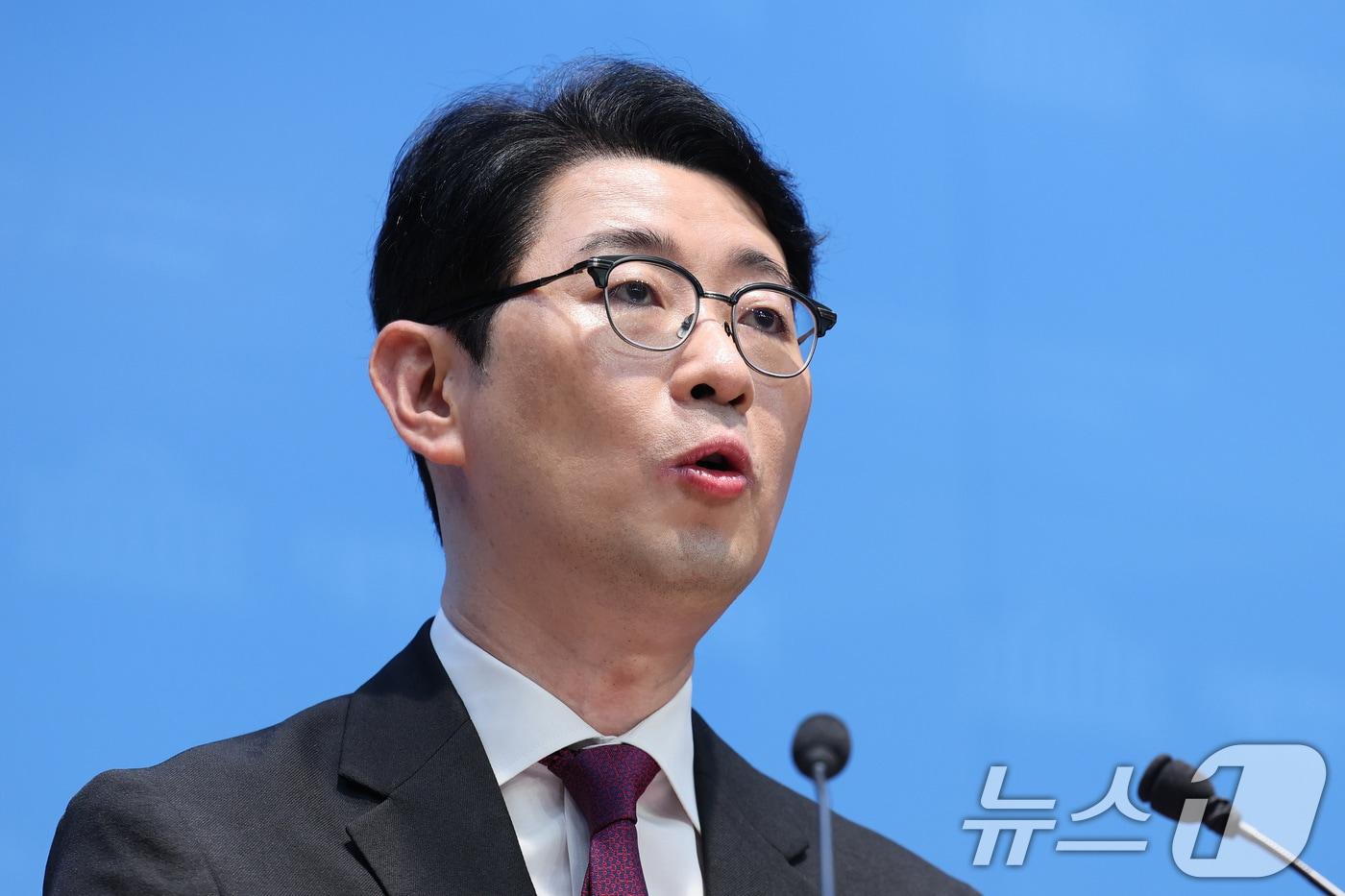 본문 이미지 - 주진우 국민의힘 의원이 14일 서울 여의도 국회 소통관에서 정원오 더불어민주당 서울시장 후보의 과거 폭행 전과 의혹에 대한 기자회견을 하고 있다. 2026.5.14 ⓒ 뉴스1 신웅수 기자