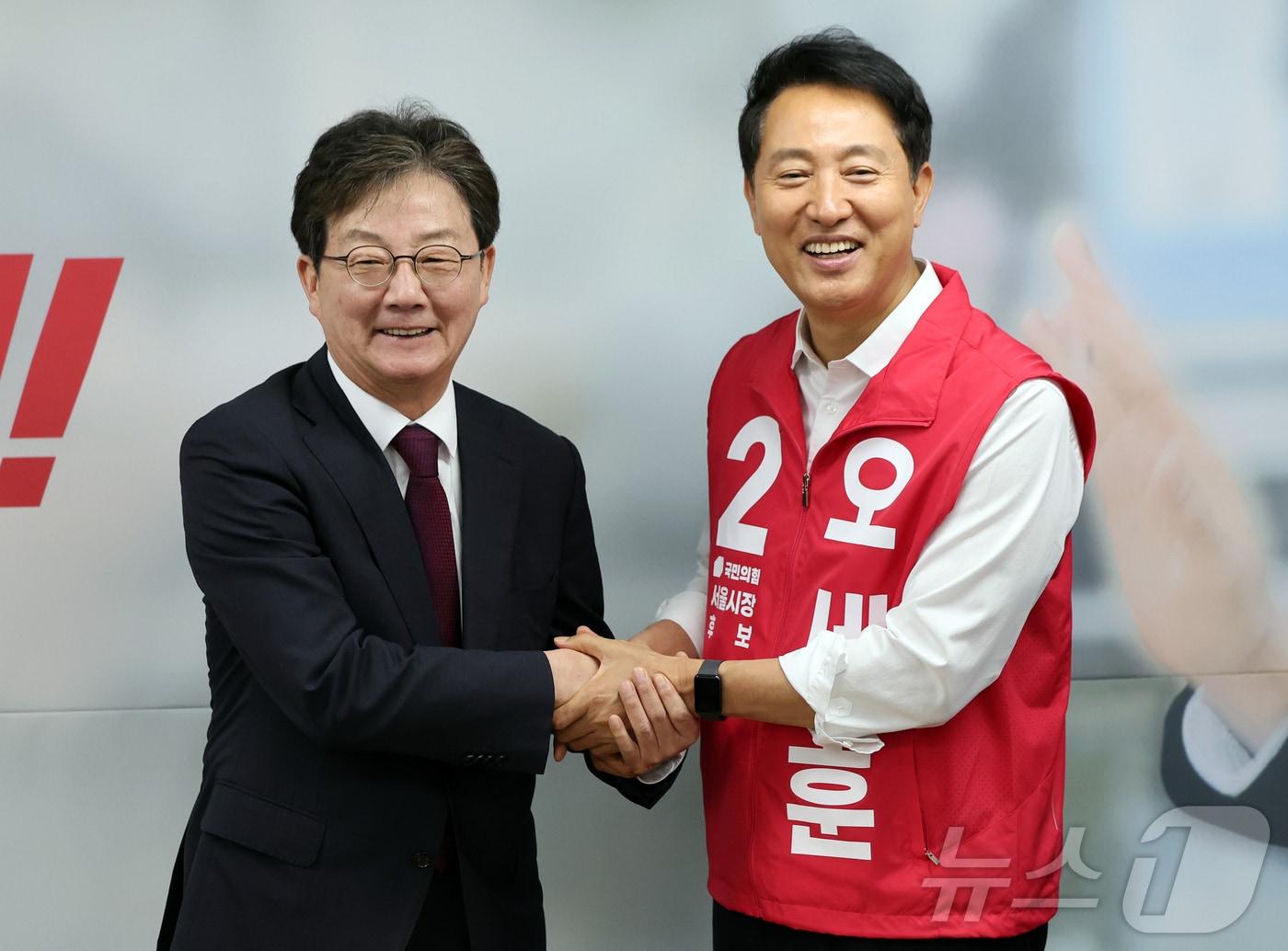 본문 이미지 - 오세훈 국민의힘 서울시장 후보(오른쪽)가 14일 오전 서울 종로구 선거사무소에서 유승민 전 의원을 만나 인사를 나누고 있다. 2026.5.14 ⓒ 뉴스1 김진환 기자