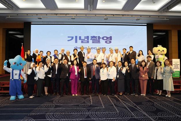 본문 이미지 - 2026 키르기스스탄 교원 초청 디지털 활용 역량 강화 연수 개강식.(충북교육청 제공. 재판매 및 DB금지)/뉴스1