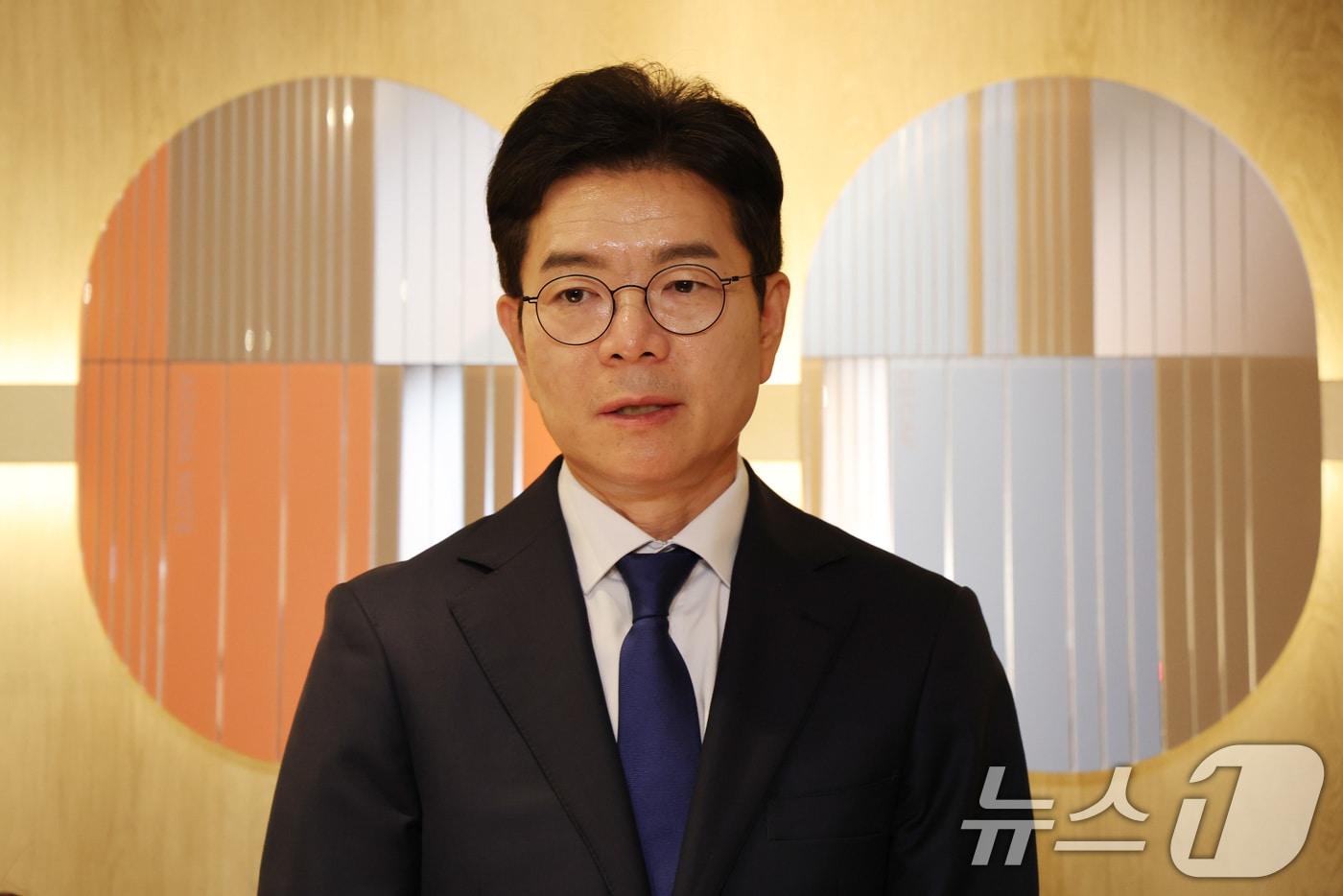 본문 이미지 - 정원오 더불어민주당 서울시장 후보가 14일 서울 중구 투썸플레이스 정동길점에서 열린 정원오의 찾아가는 간담회⑦:소상공인편 '소상공인의 든든한 동반자 서울'에서 발언을 하고 있다. 2026.5.14 ⓒ 뉴스1 임세영 기자