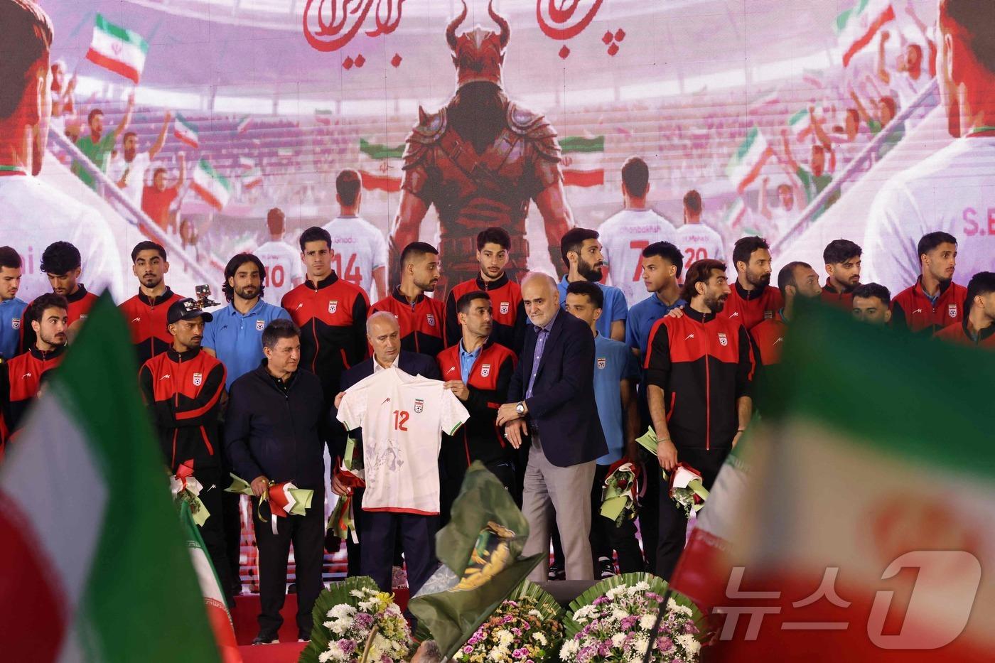 본문 이미지 - 이란 축구대표팀이 2026 북중미 월드컵 출정식을 진행했다. ⓒ AFP=뉴스1