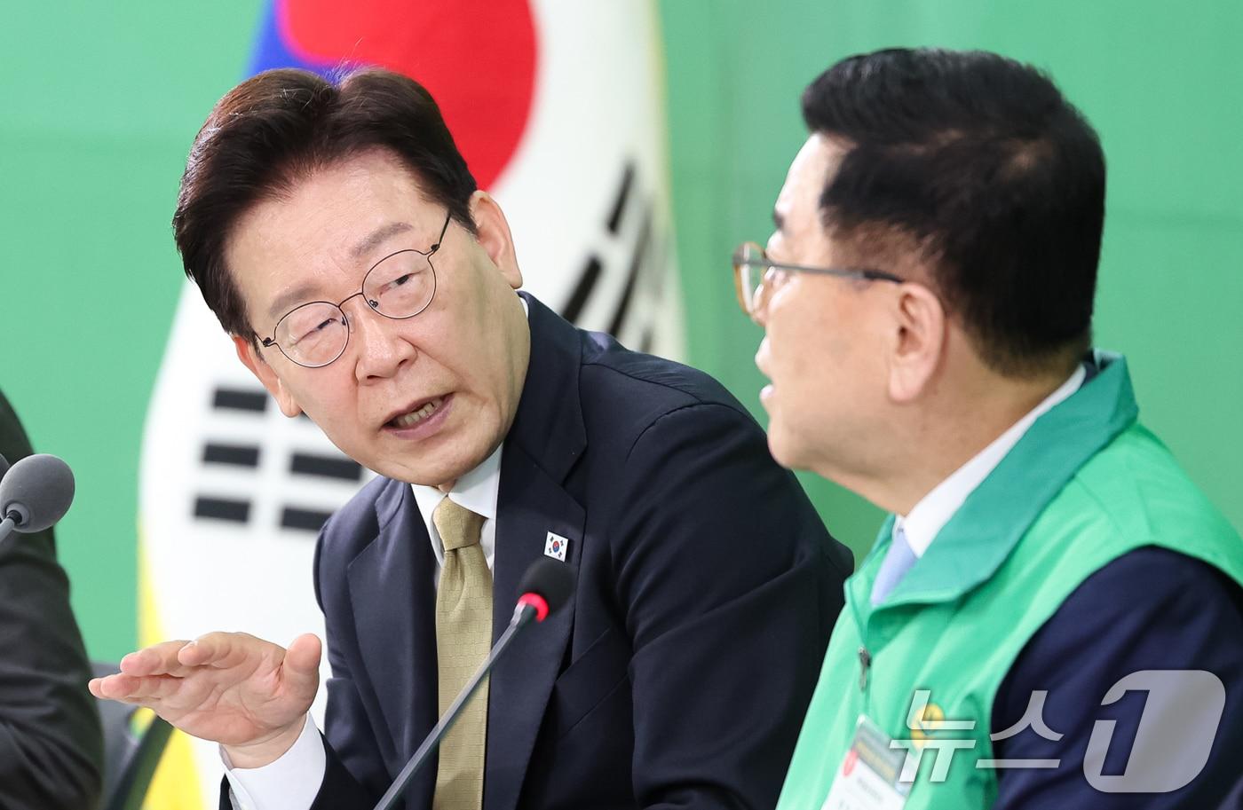 본문 이미지 - 이재명 대통령이 14일 경기 성남 새마을운동중앙회에서 열린 새마을운동중앙회 현장 간담회에서 발언하고 있다. 2026.5.14 ⓒ 뉴스1 허경 기자