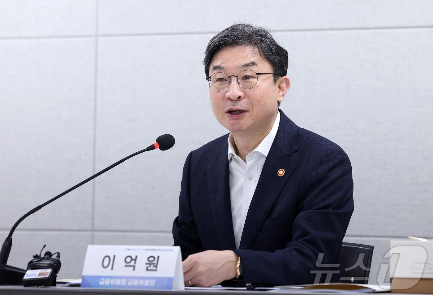 본문 이미지 - 이억원 금융위원장이 14일 서울 종로구 소상공인시장진흥공단 서울전용교육장에서 청년미래적금 언박싱 토크콘서트에서 모두발언을 하고 있다. 2026.5.14 ⓒ 뉴스1 김성진 기자