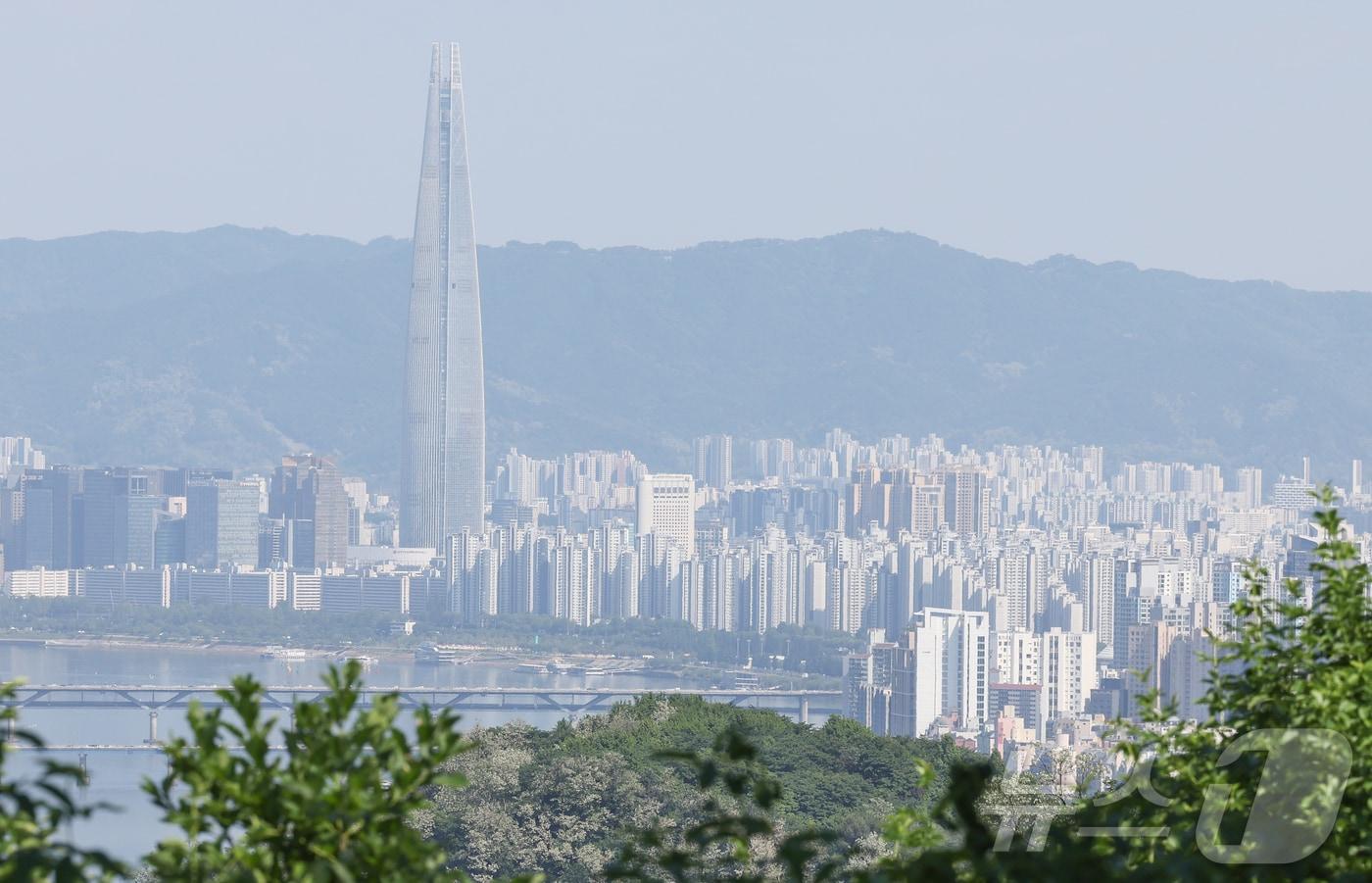 본문 이미지 - 서울 남산에서 바라본 서울 시내 아파트 단지의 모습. (자료사진) ⓒ 뉴스1 이종수 인턴기자