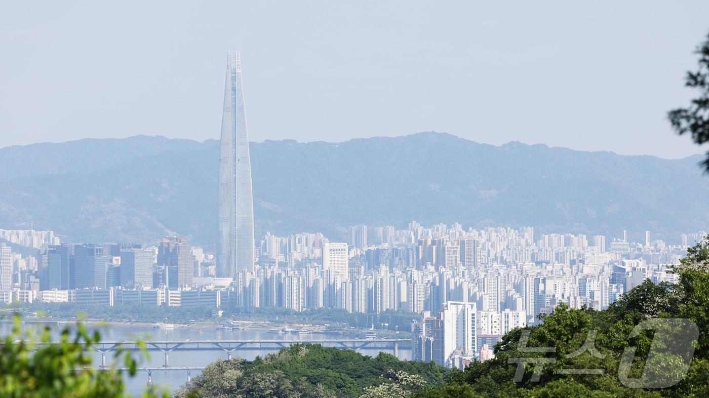 본문 이미지 -  서울 시내 아파트 단지의 모습. 2026.5.14 ⓒ 뉴스1 이종수 인턴기자