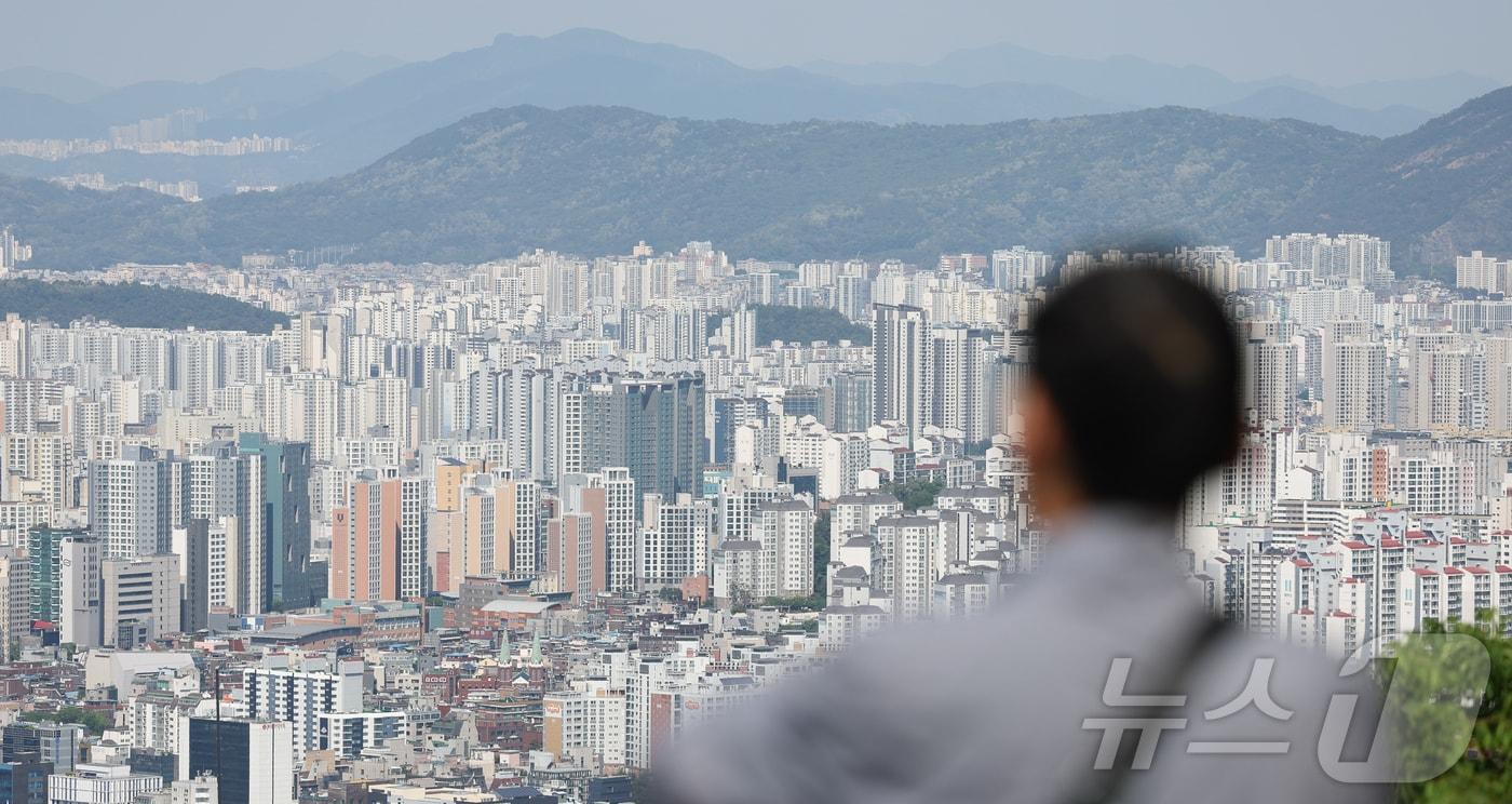 본문 이미지 - 서울 남산에서 바라본 서울 시내 아파트 단지의 모습. (자료사진) ⓒ 뉴스1 이종수 인턴기자
