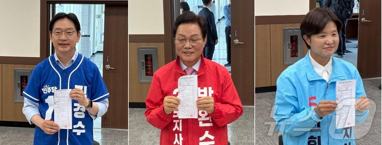본문 이미지 - 김경수 더불어민주당 경남지사 후보(왼쪽부터), 박완수 국민의힘 경남지사 후보, 전희영 진보당 경남지사 후보가 14일 경남 창원시 경남도선거관리위원회에서 각각 6·3 지방선거 경남지사 후보자 등록을 마친 뒤 접수증을 들어보이고 있다. 2026.5.14 ⓒ 뉴스1 강정태 기자