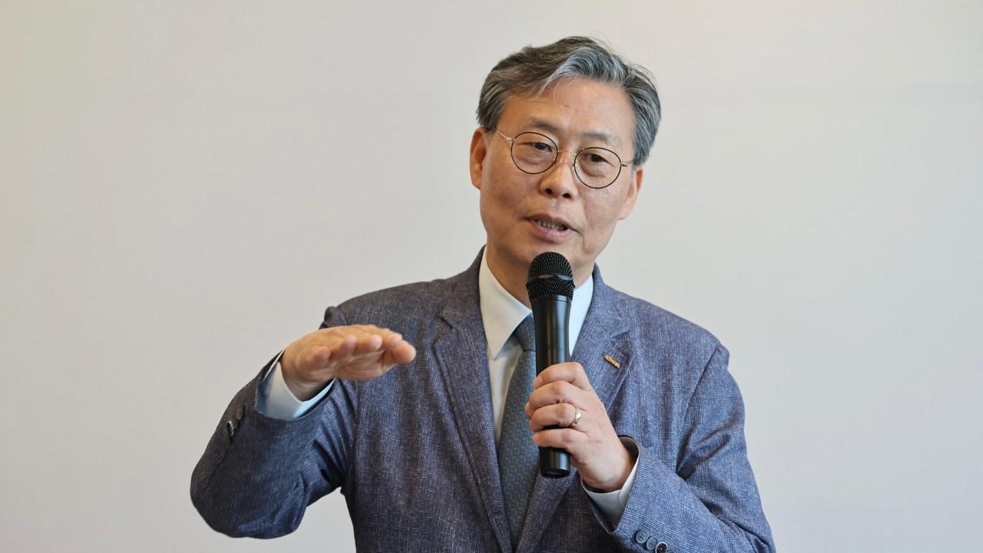 본문 이미지 - 지난 14일 광주에서 열린 국토교통부 출입기자 간담회에서 김태승 한국철도공사(코레일) 사장이 기자들의 질문에 답하고 있다(한국철도공사 제공).ⓒ 뉴스1
