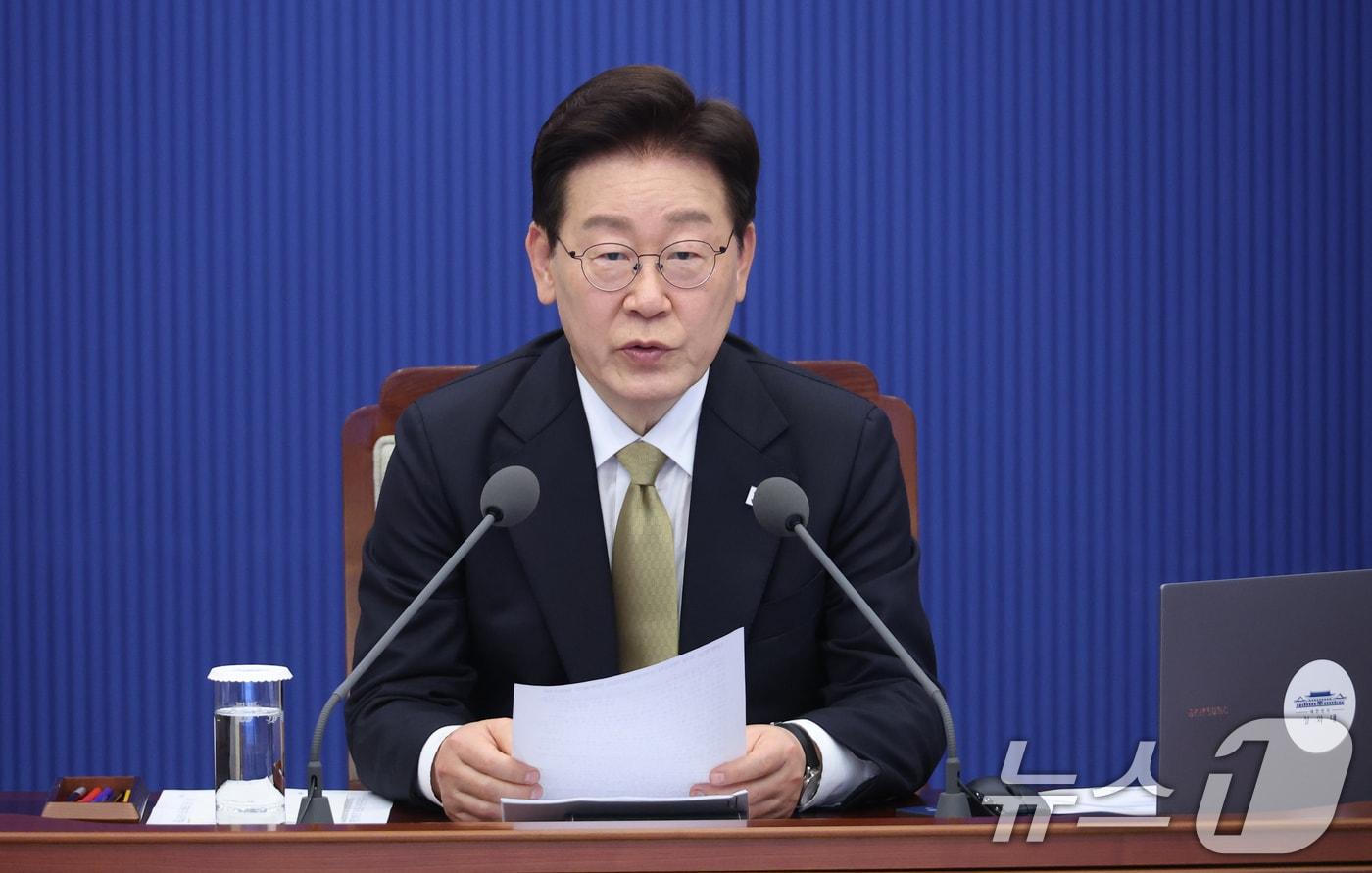 본문 이미지 - 이재명 대통령이 14일 청와대에서 열린 수석보좌관회의에서 발언하고 있다. (청와대통신사진기자단) 2026.5.14 ⓒ 뉴스1 허경 기자