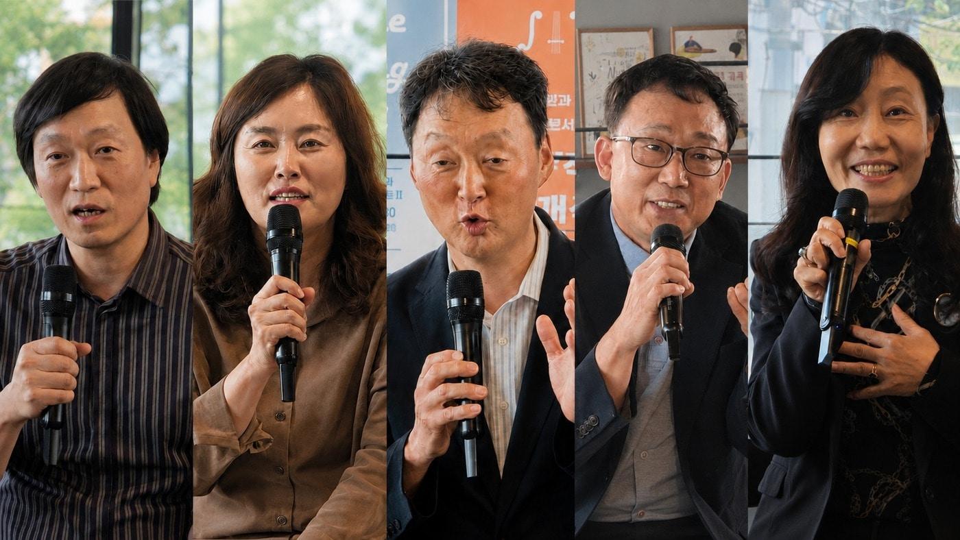 본문 이미지 - 왼쪽부터 신찬섭 청학서점 대표, 이미라 청학서점 밀고점 대표, 신관섭 동아서점 대표, 이찬희 미리벌서점 대표, 신혜승 동행서림 대표