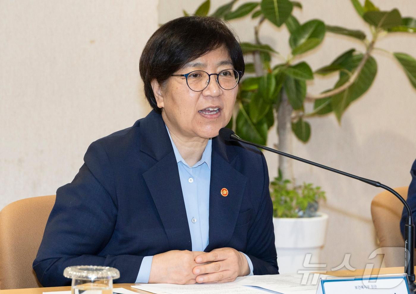 본문 이미지 - 정은경 보건복지부 장관이 14일 전남 순천 지역모자의료센터를 방문해 전남지역의 고위험 산모, 신생아 의료체계 운영 현황과 응급 대응체계를 점검하고 있다. (보건복지부 제공. 재판매 및 DB 금지) 2026.5.14 ⓒ 뉴스1