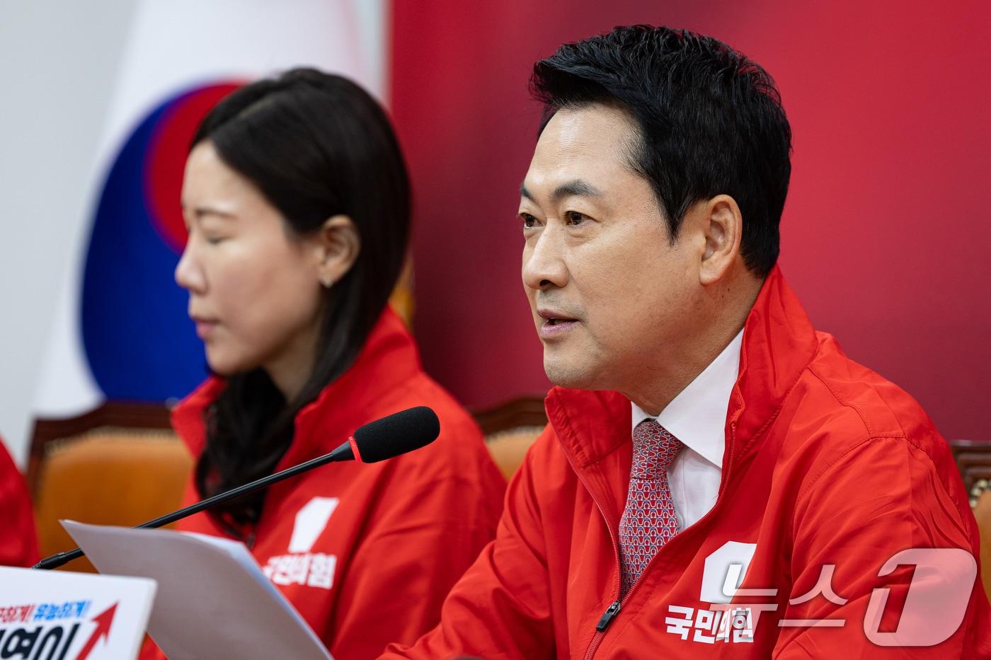 본문 이미지 - 장동혁 국민의힘 대표가 15일 서울 여의도 국회에서 열린 중앙선거대책위원회의에서 모두 발언을 하고 있다. 2026.5.15 ⓒ 뉴스1 유승관 기자