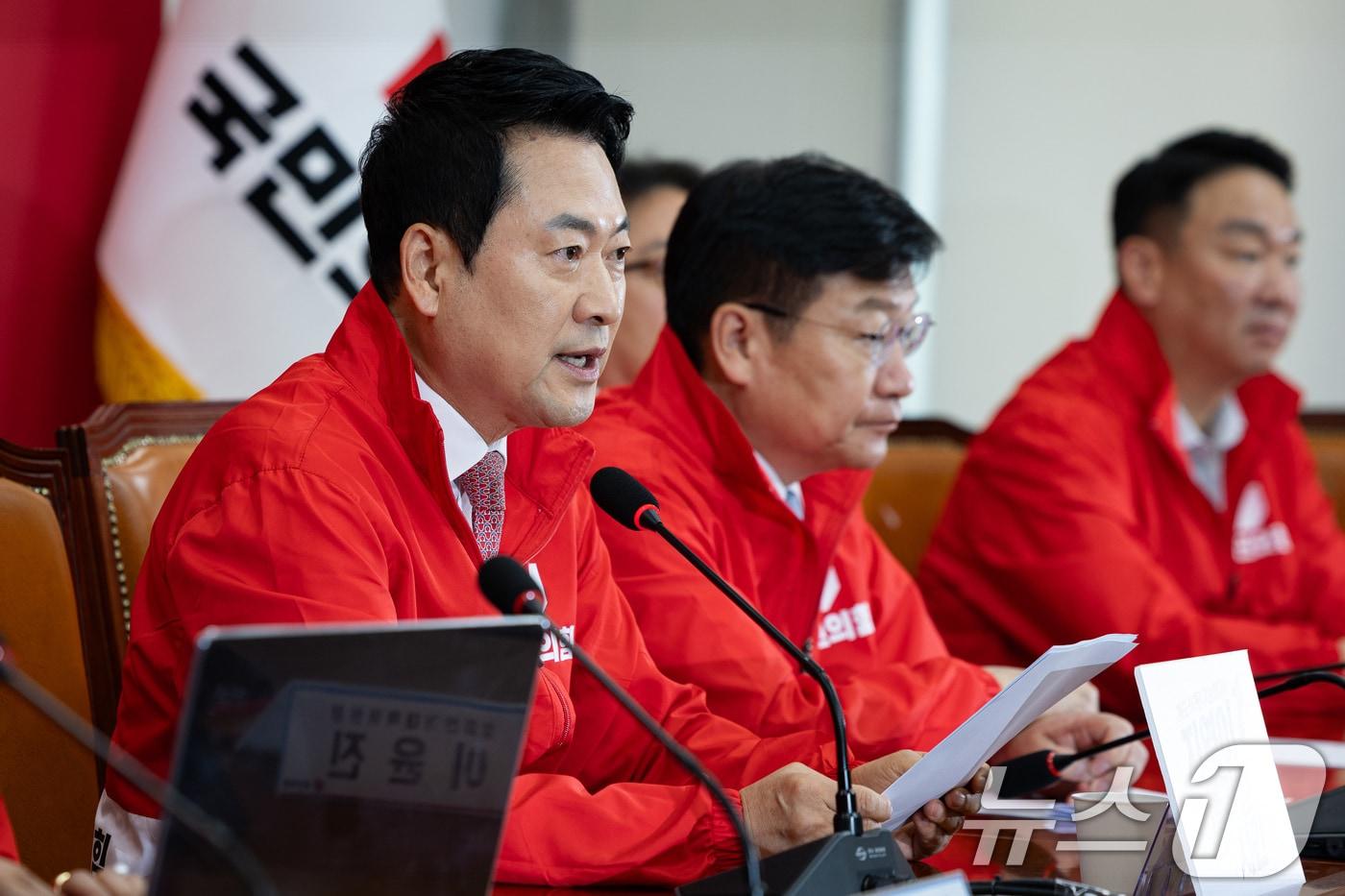 본문 이미지 - 장동혁 국민의힘 대표가 15일 서울 여의도 국회에서 열린 중앙선거대책위원회의에서 모두 발언을 하고 있다. 2026.5.15 ⓒ 뉴스1 유승관 기자