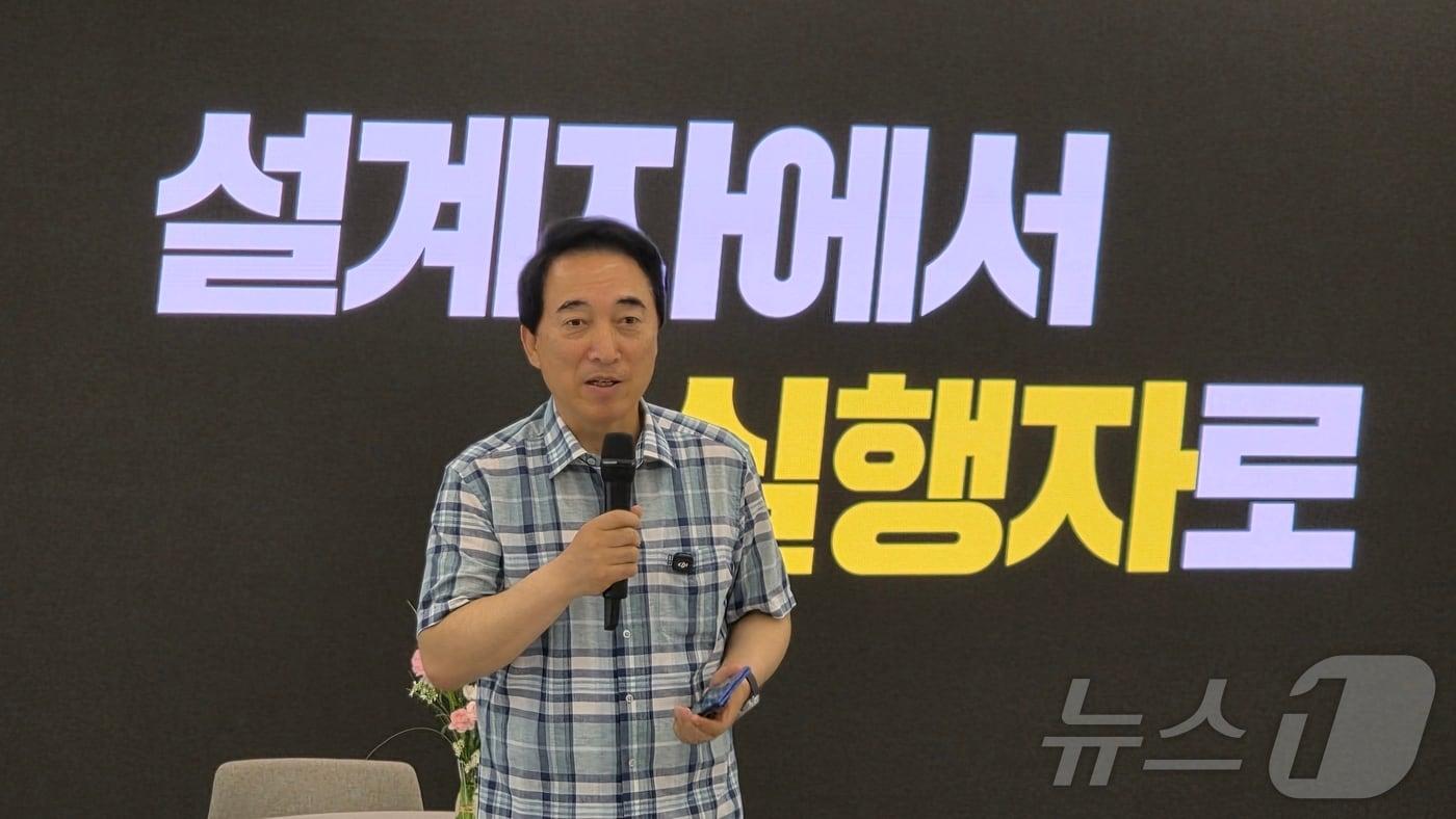 본문 이미지 - 15일 단국대 천안캠퍼스 인문과학관에서 박수현 충남도지사 후보가 미디어데이 '언론인이 묻고 도민에게 답하다'를 열고 인사말을 하고 있다. 2026.5.15 ⓒ 뉴스1 이시우 기자