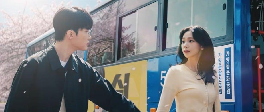 본문 이미지 - 구글플레이가 프로게이머 ‘페이커’와 에스파 ‘카리나’가 등장한 모바일 게임 홍보 캠페인 영상을 공개했다.(구글플레이 제공. 재판매 및 DB금지)2026.5.15 ⓒ 뉴스1