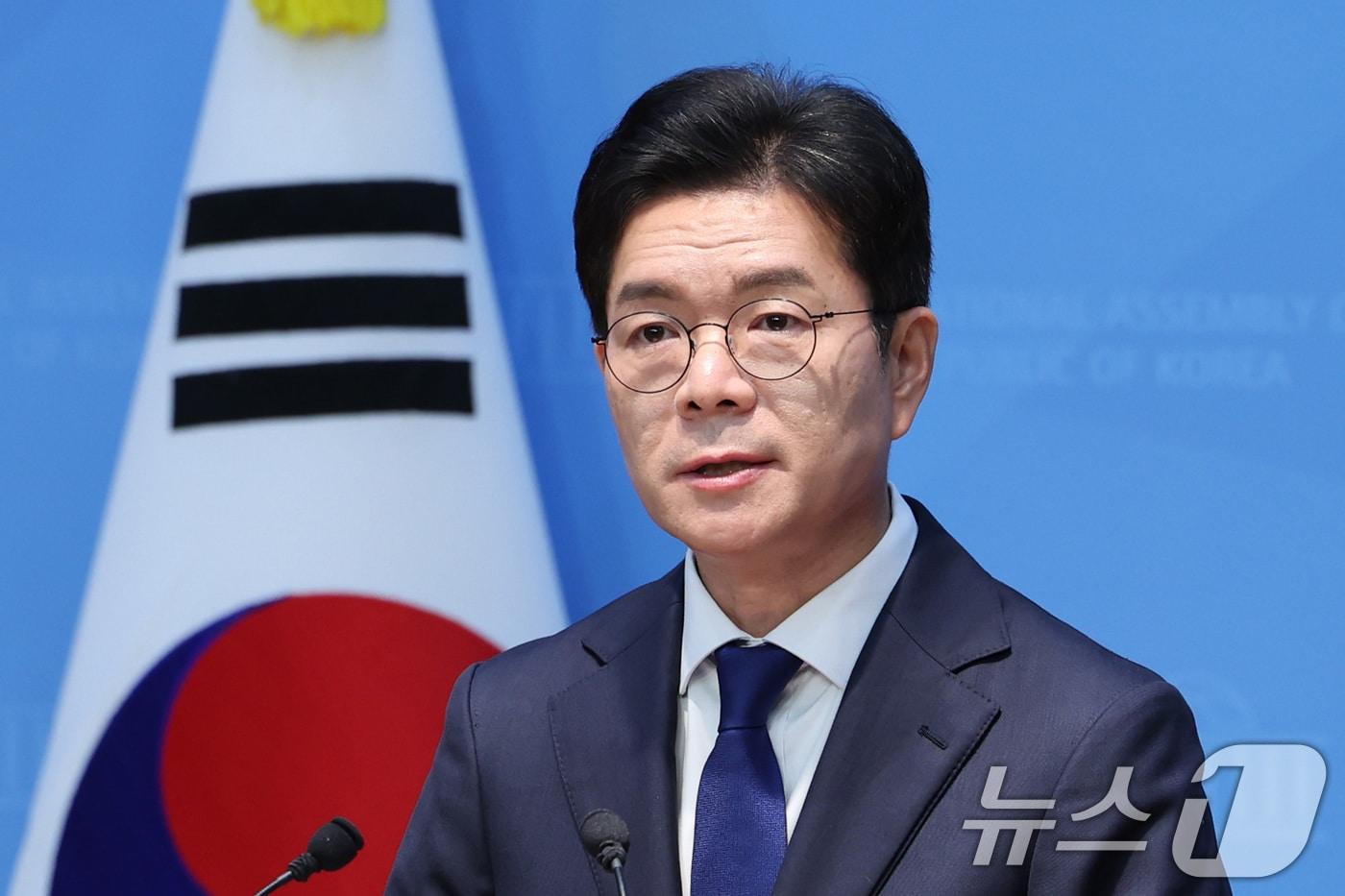 본문 이미지 - 정원오 더불어민주당 서울시장 후보가 15일 서울 여의도 국회 소통관에서 공약 발표 기자회견을 하고 있다. 2026.5.15 ⓒ 뉴스1 신웅수 기자