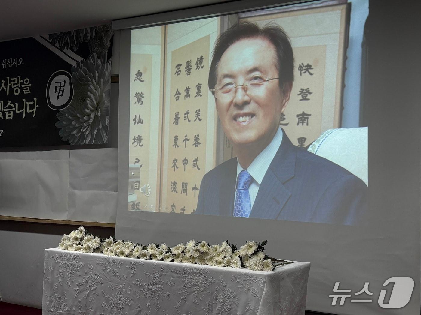 본문 이미지 - 15일 서울 마포구 일성여자중고등학교 다목적실에서 고(故) 이선재 교장의 추모식이 열렸다. 2026.5.15. ⓒ 뉴스1 소봄이 기자