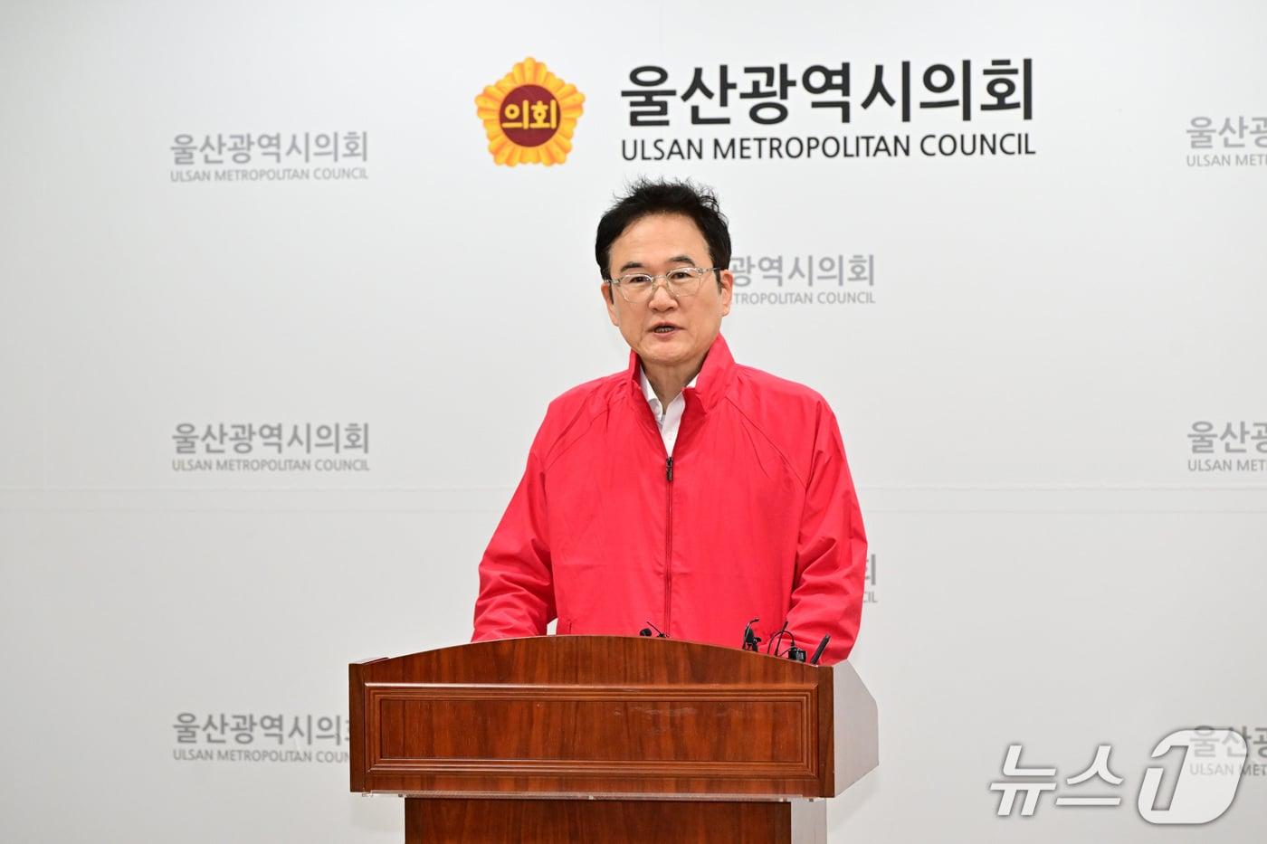 본문 이미지 - 문호철 국민의힘 김두겸 울산시장 후보 선거대책위원회 대변인이 15일 울산시의회 프레스센터에서 기자회견을 하고 있다. (울산시의회 제공. 재판매 및 DB 금지) /뉴스1