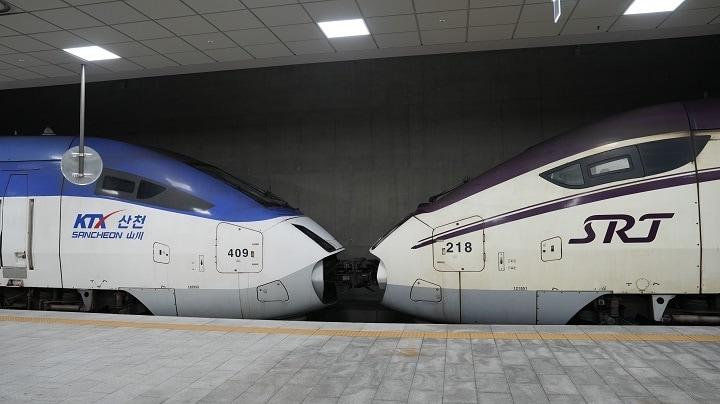 본문 이미지 - KTX SRT 시범 중련운행 열차 모습.(SR 제공)뉴스1ⓒ news1