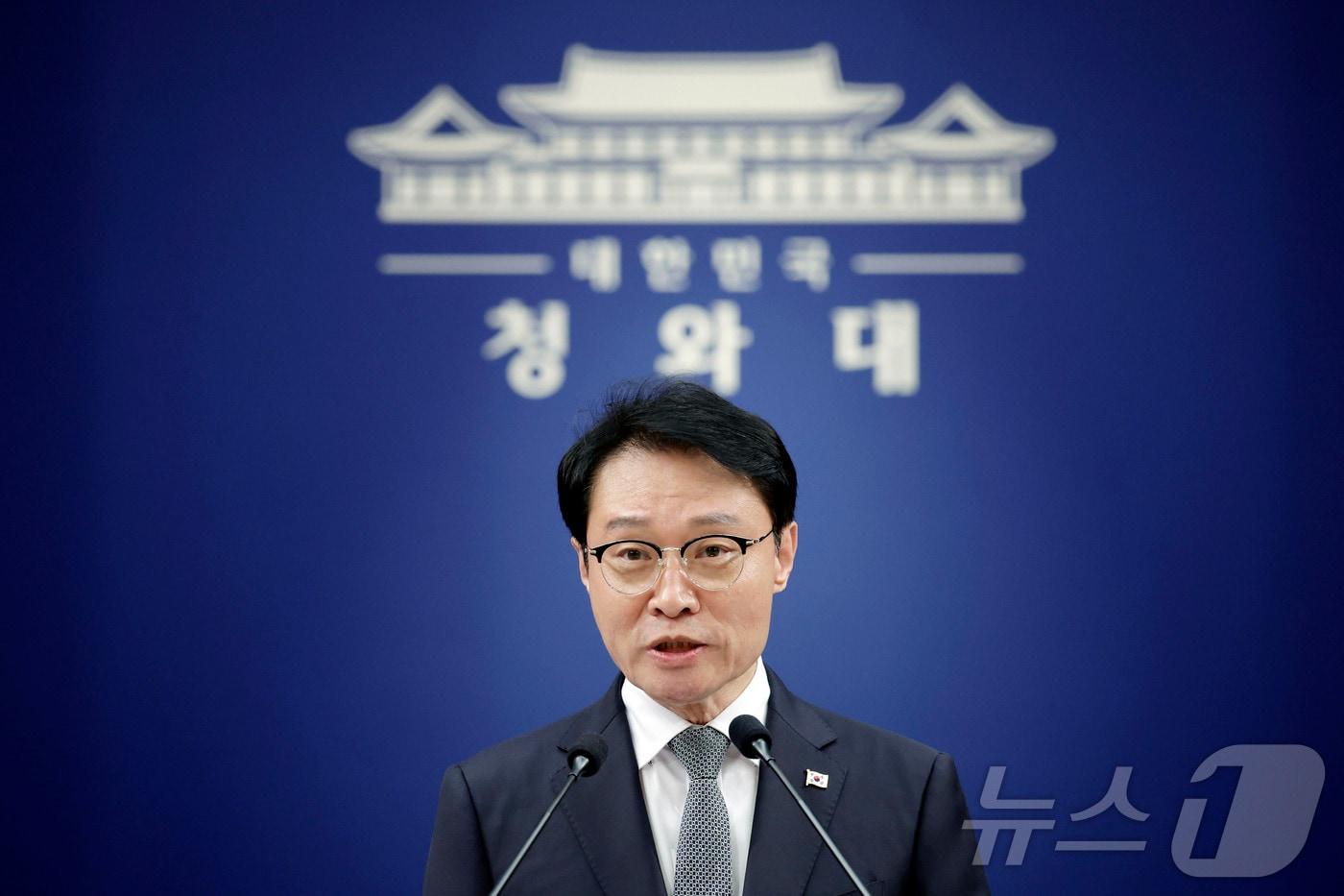 본문 이미지 - 이규연 홍보소통수석이 15일 청와대에서 정부 인사 관련 브리핑을 하고 있다. (청와대통신사진기자단) 2026.5.15 ⓒ 뉴스1 허경 기자