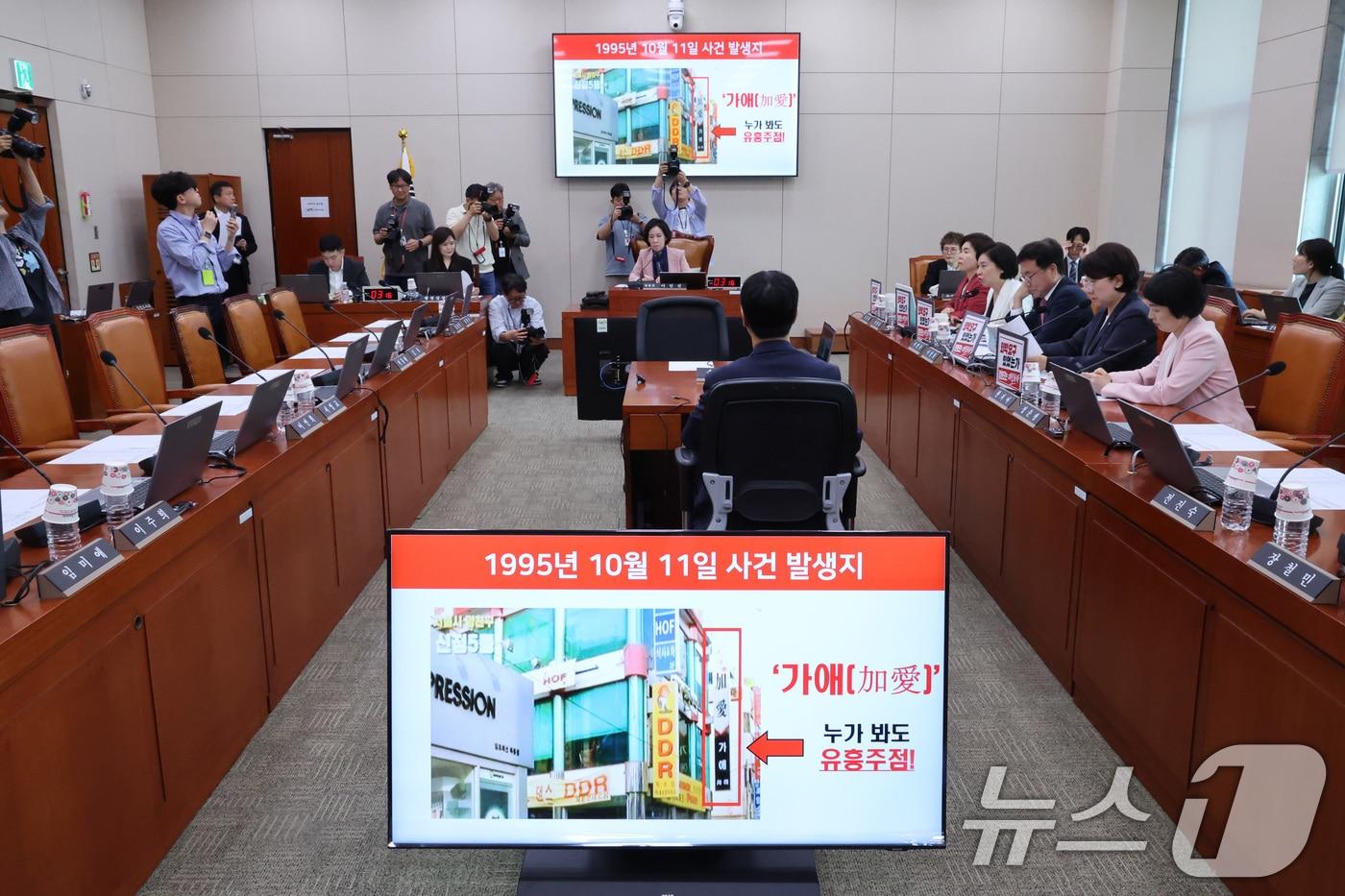 본문 이미지 - 15일 서울 여의도 국회에서 국민의힘 주도로 열린 성평등가족위원회 전체회의에서 더불어민주당 의원들의 자리가 비어 있다. 국민의힘은 정원오 더불어민주당 서울시장 후보의 과거 폭행 사건에 대한 긴급 현안질의를 진행하려 했으나 무산됐다. 2026.5.15 ⓒ 뉴스1 신웅수 기자