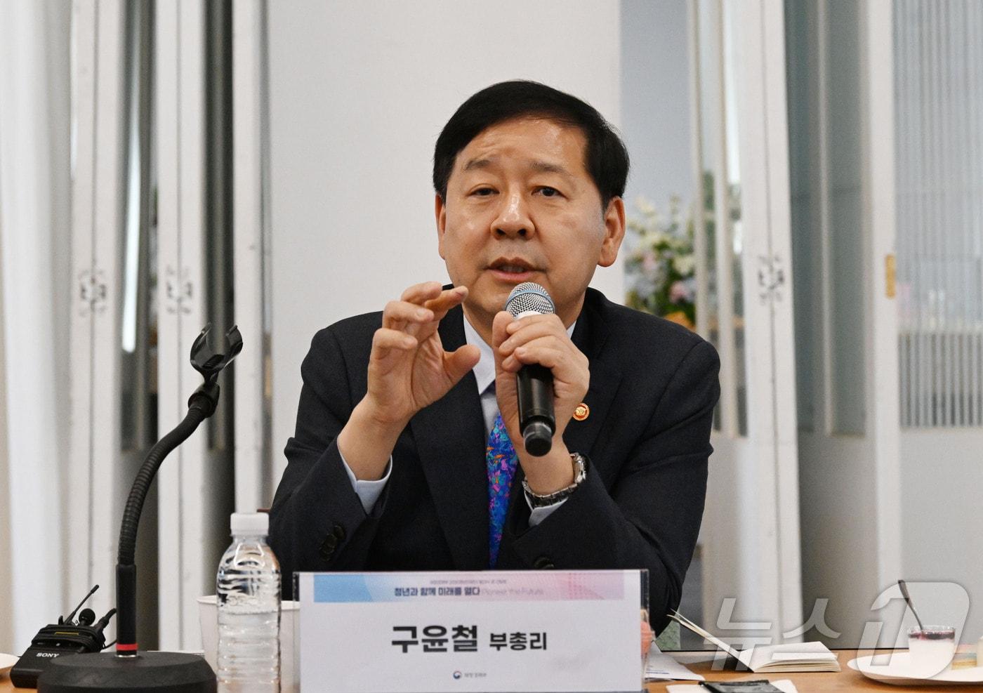 본문 이미지 - 구윤철 부총리 겸 재정경제부 장관이 15일 오후 서울 중구 정동1928에서 열린 '재경부 2030청년단 발대식 겸 미래세대와의 대화'에서 모두발언을 하고 있다. (재정경제부 제공. 재판매 및 DB 금지) 2026.5.15 ⓒ 뉴스1