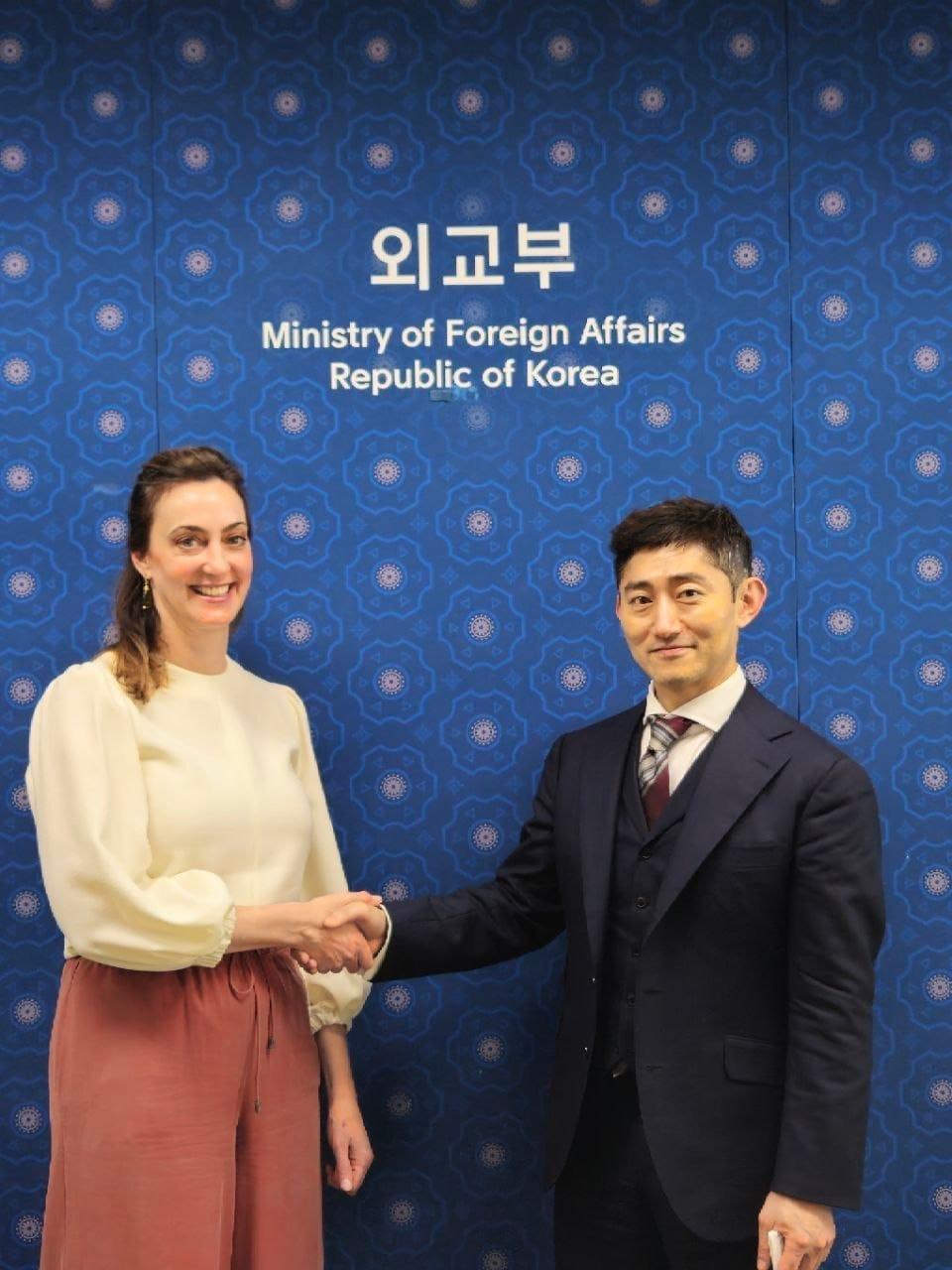 본문 이미지 - 외교부는 12일 하위영 국제안보국장이 베네딕타 폰 쉐르-토스 유럽연합(EU) 대외관계청(EEAS) 평화안보방위실장과 '제2차 한-EU 안보방위대화'를 개최했다. (외교부 제공)