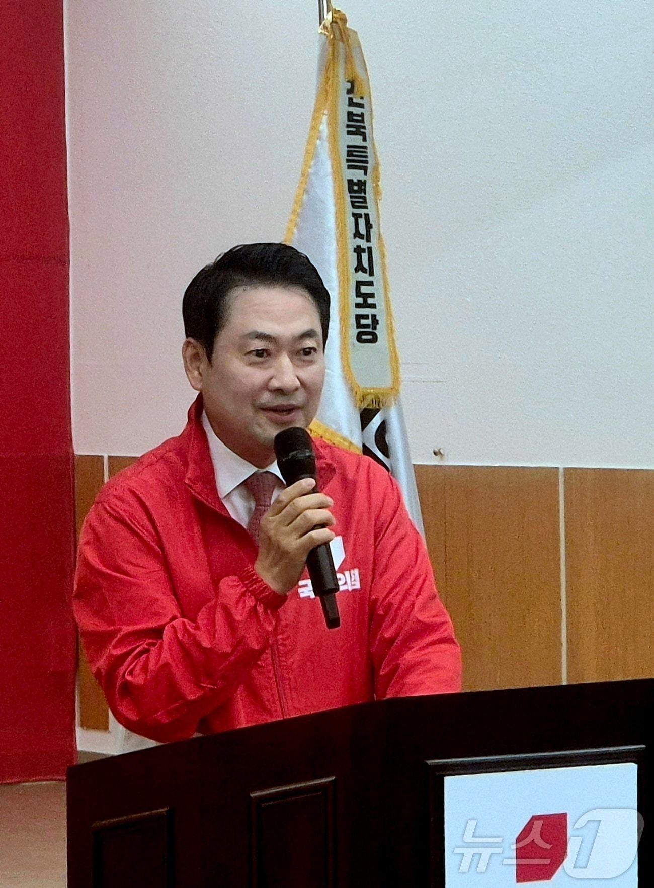 본문 이미지 - 장동혁 국민의힘 대표가 16일 전북 전주시 국민의힘 전북도당에서 열린 전북 선거대책위원회 발대식 및 필승결의대회에서 인사말을 하고 있다. ⓒ 뉴스1 유경석 기자