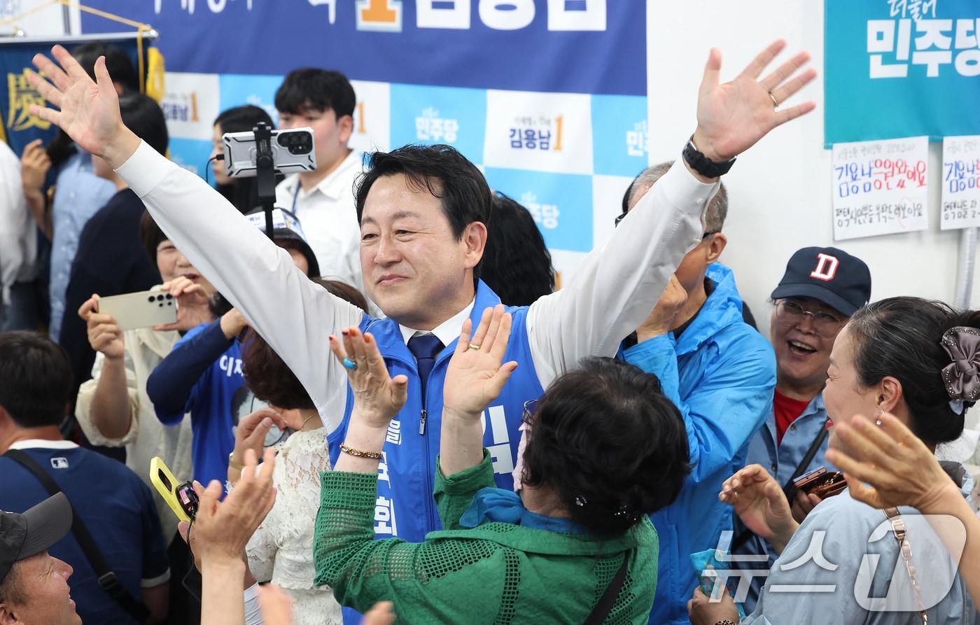 본문 이미지 - 김용남 더불어민주당 경기 팽택을 국회의원 후보(공동취재). 2026.5.16 ⓒ 뉴스1 김영운 기자