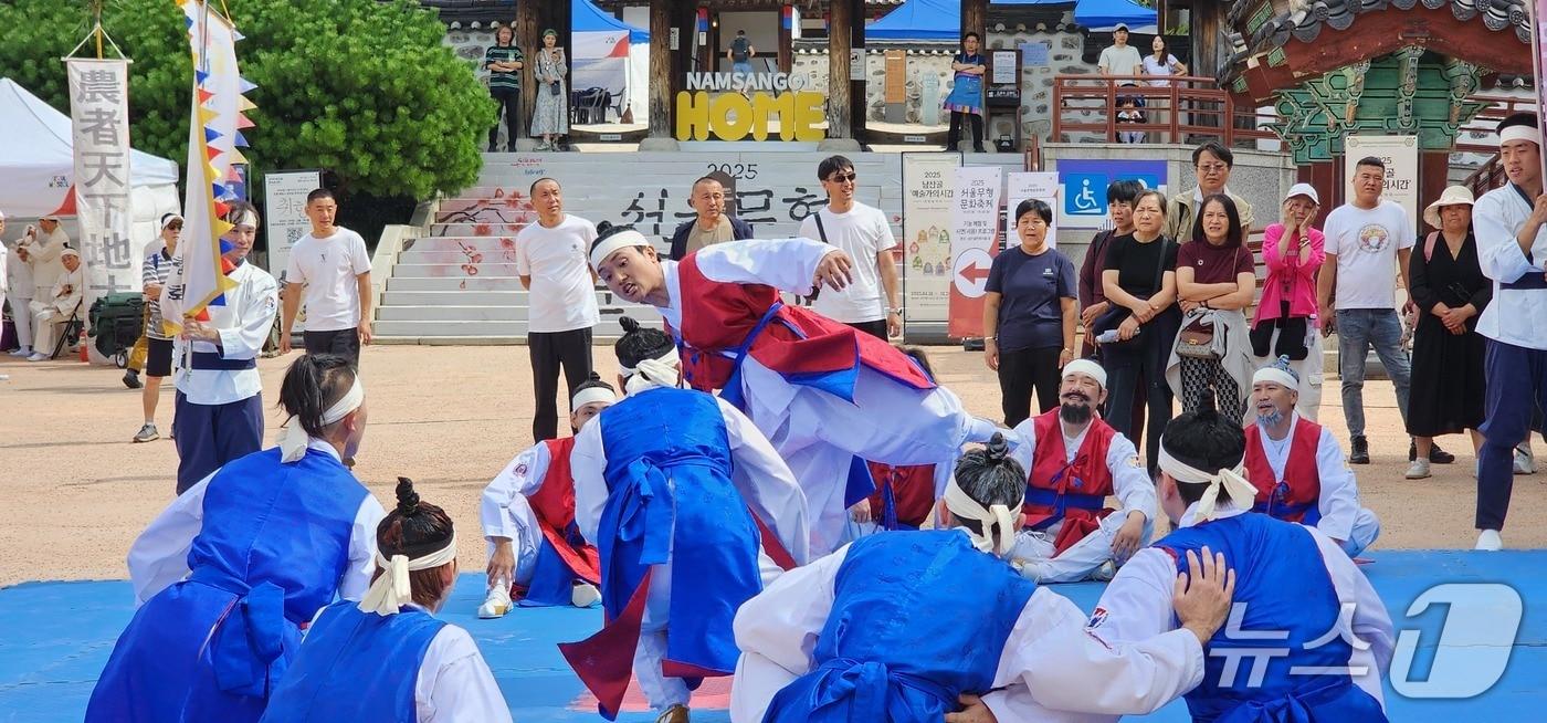 본문 이미지 - 서울시무형유산 결련택견.(서울시 제공)