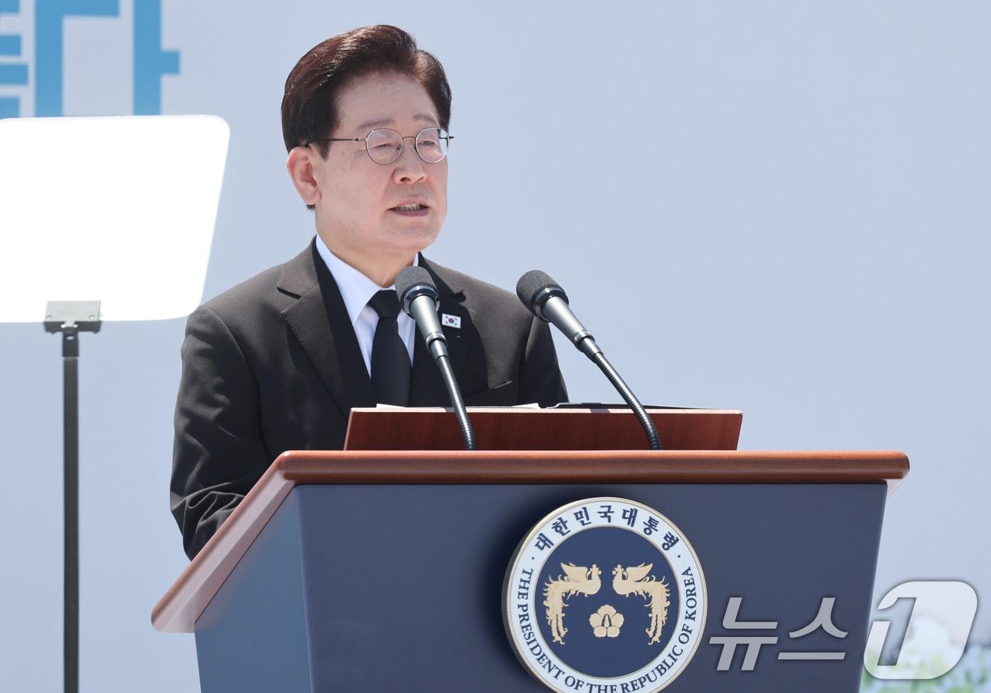 본문 이미지 - 이재명 대통령이 18일 광주 동구 5·18민주광장에서 열린 제46주년 5·18민주화운동 기념식에서 기념사를 하고 있다. 2026.5.18 ⓒ 뉴스1 이재명 기자