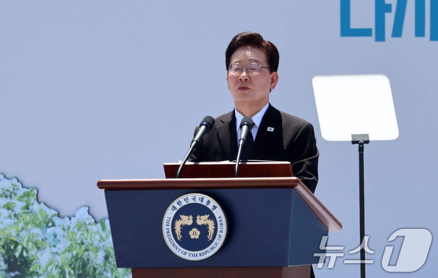 본문 이미지 - 이재명 대통령이 5·18민주화운동 제46주기인 18일 오전 광주 동구 5·18기념광장에서 열린 5·18 제46주년 정부기념식에서 기념사를 하고 있다. 2026.5.18 ⓒ 뉴스1 광주전남사진기자단